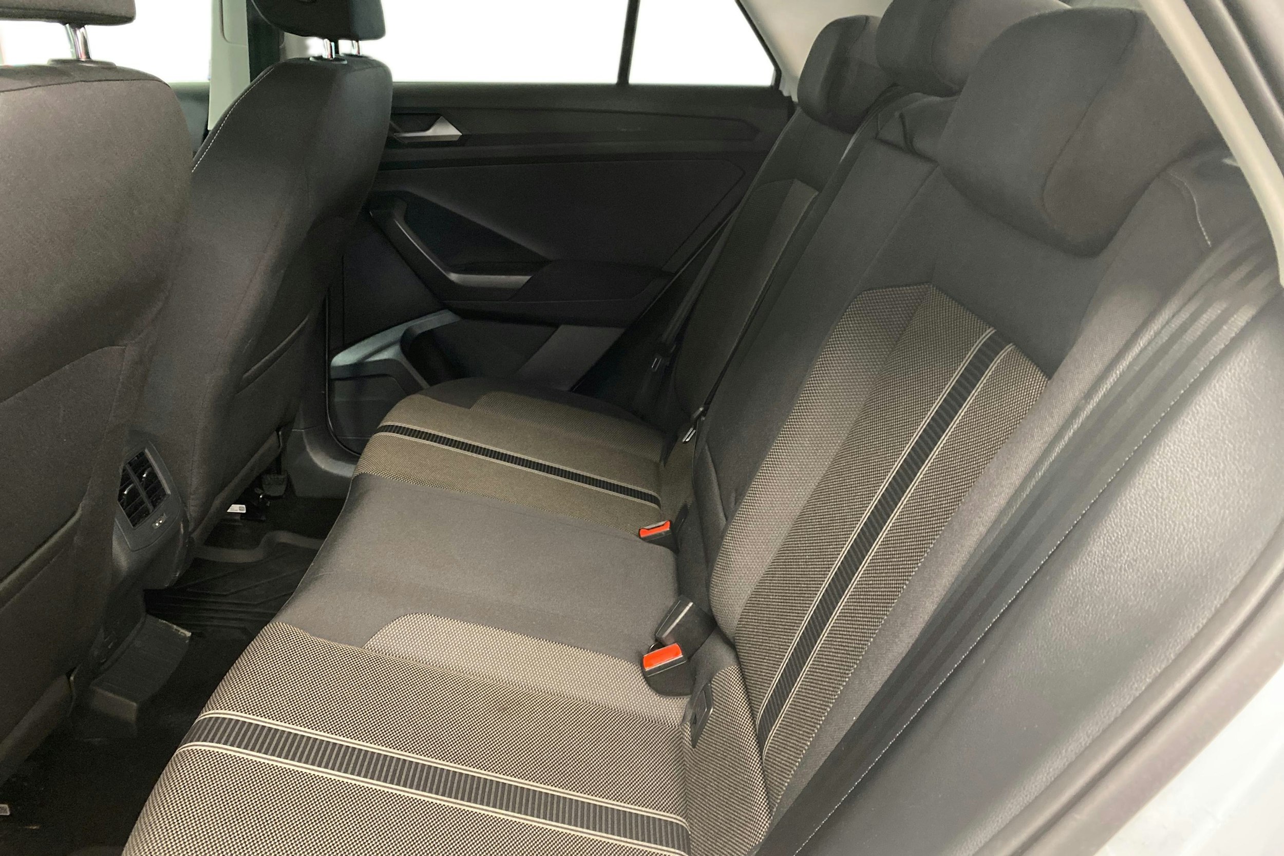 valkoinen Volkswagen T-Roc 2020 kuva 10.