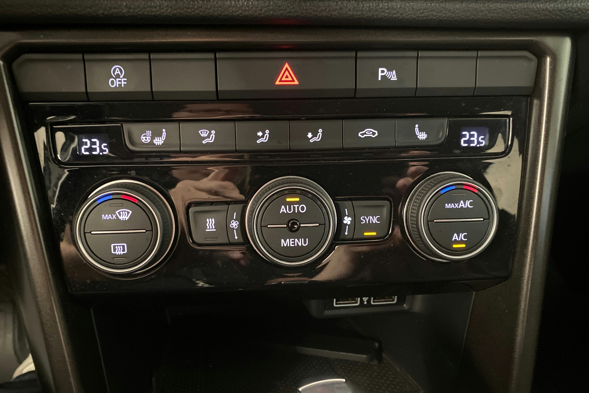 valkoinen Volkswagen T-Roc 2020 kuva 19.