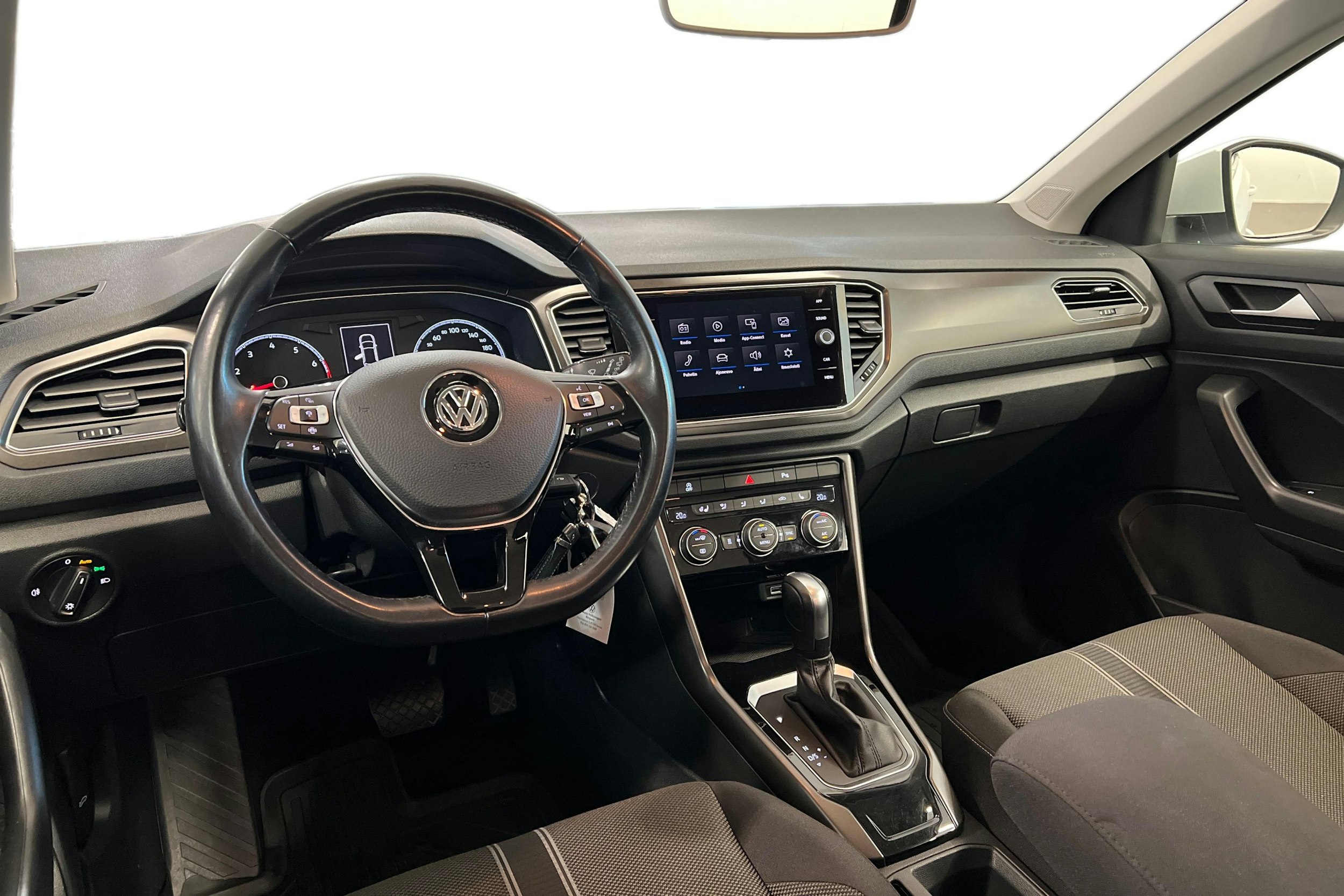 valkoinen Volkswagen T-Roc 2020 kuva 7.