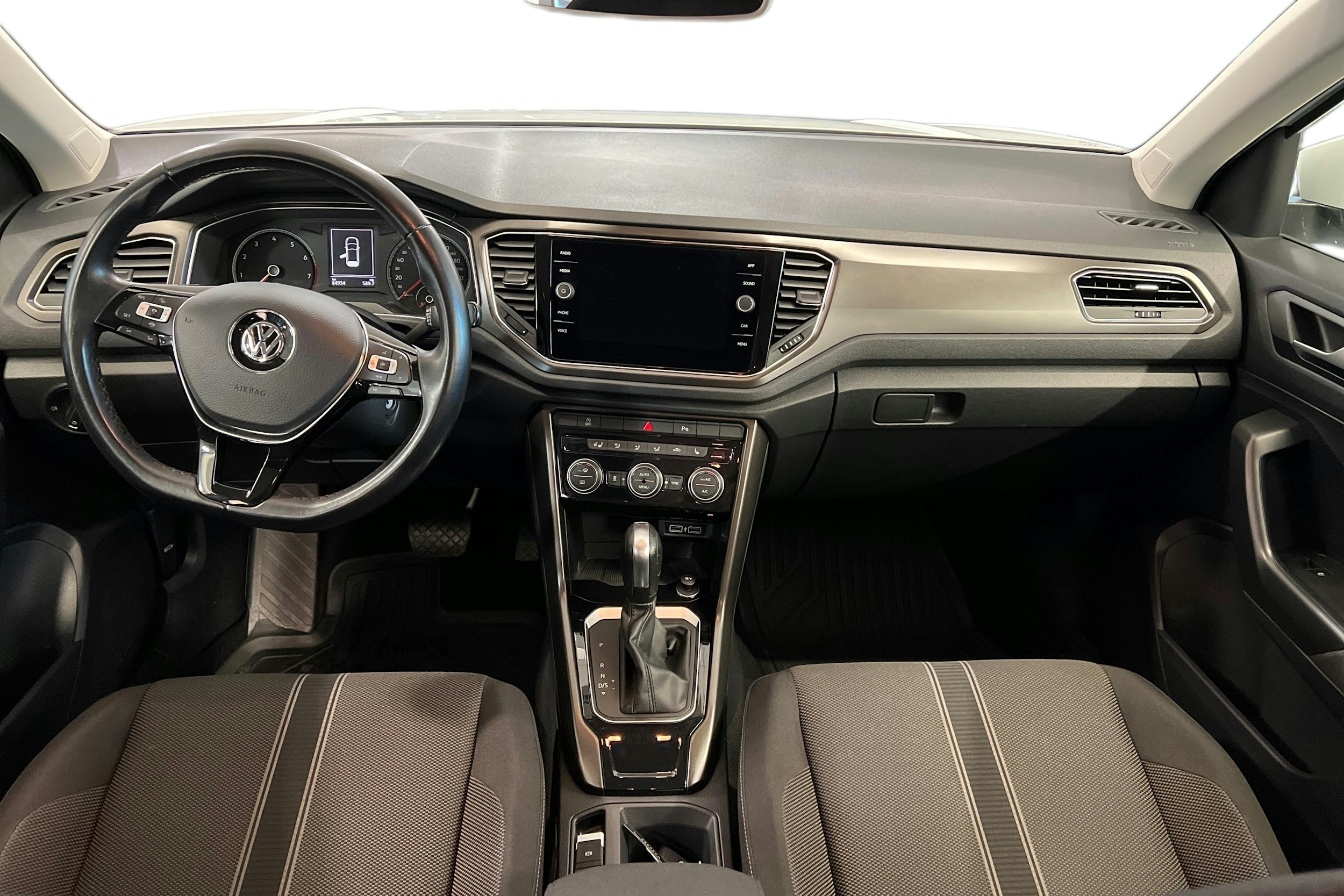 valkoinen Volkswagen T-Roc 2020 kuva 8.