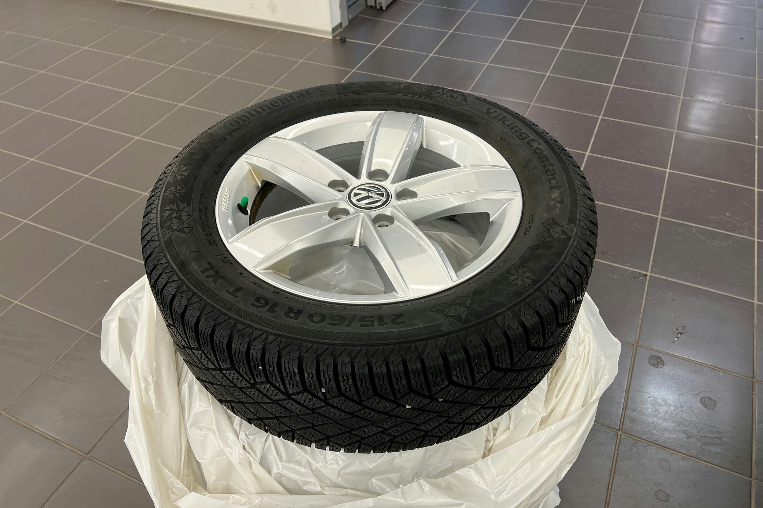 valkoinen Volkswagen T-Roc 2020 kuva 10.