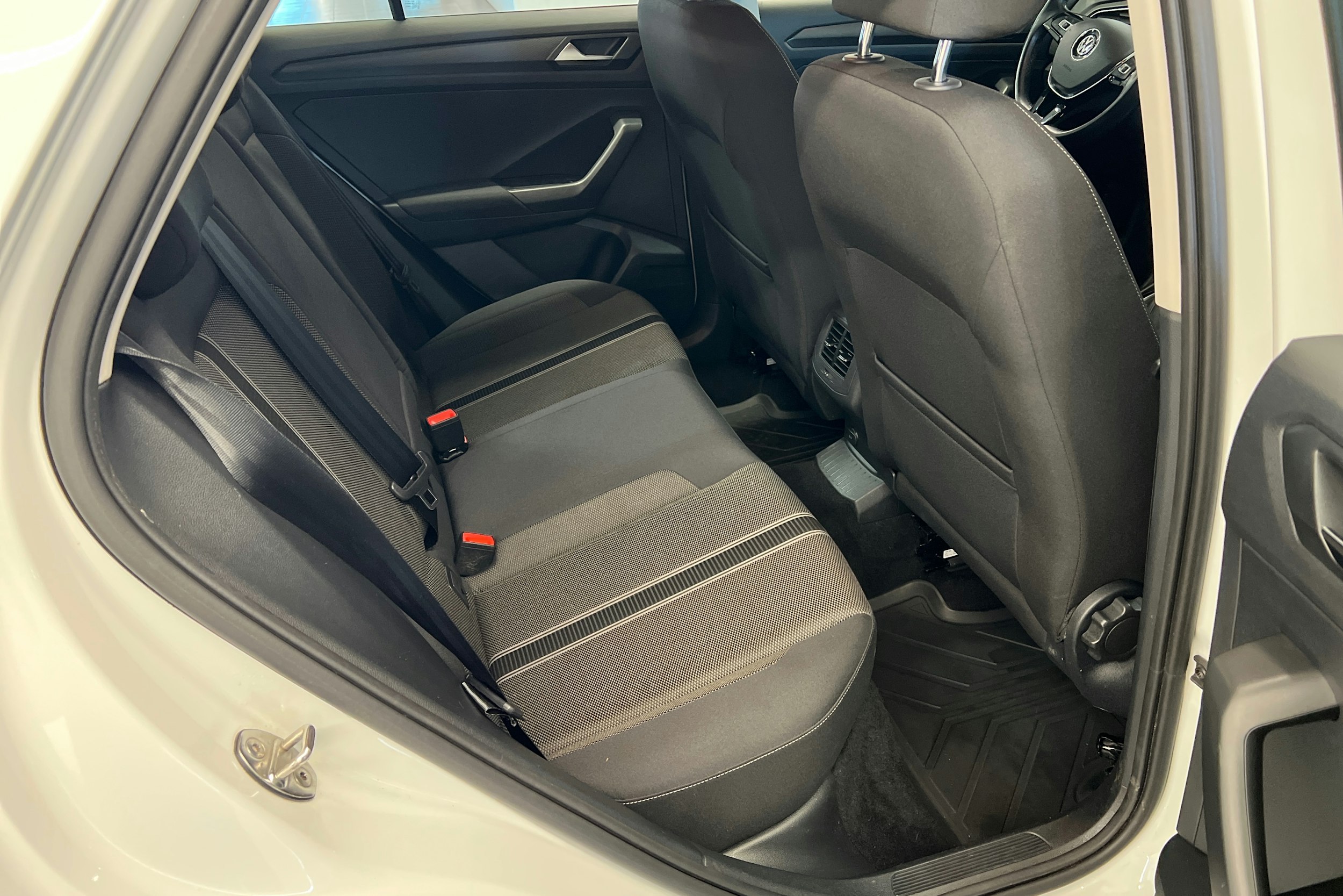valkoinen Volkswagen T-Roc 2020 kuva 11.