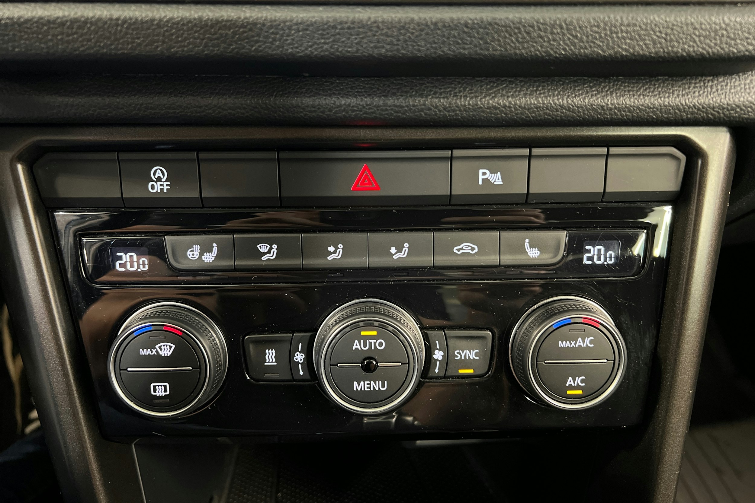 valkoinen Volkswagen T-Roc 2020 kuva 21.