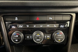 valkoinen Volkswagen T-Roc 2020 kuva 21.