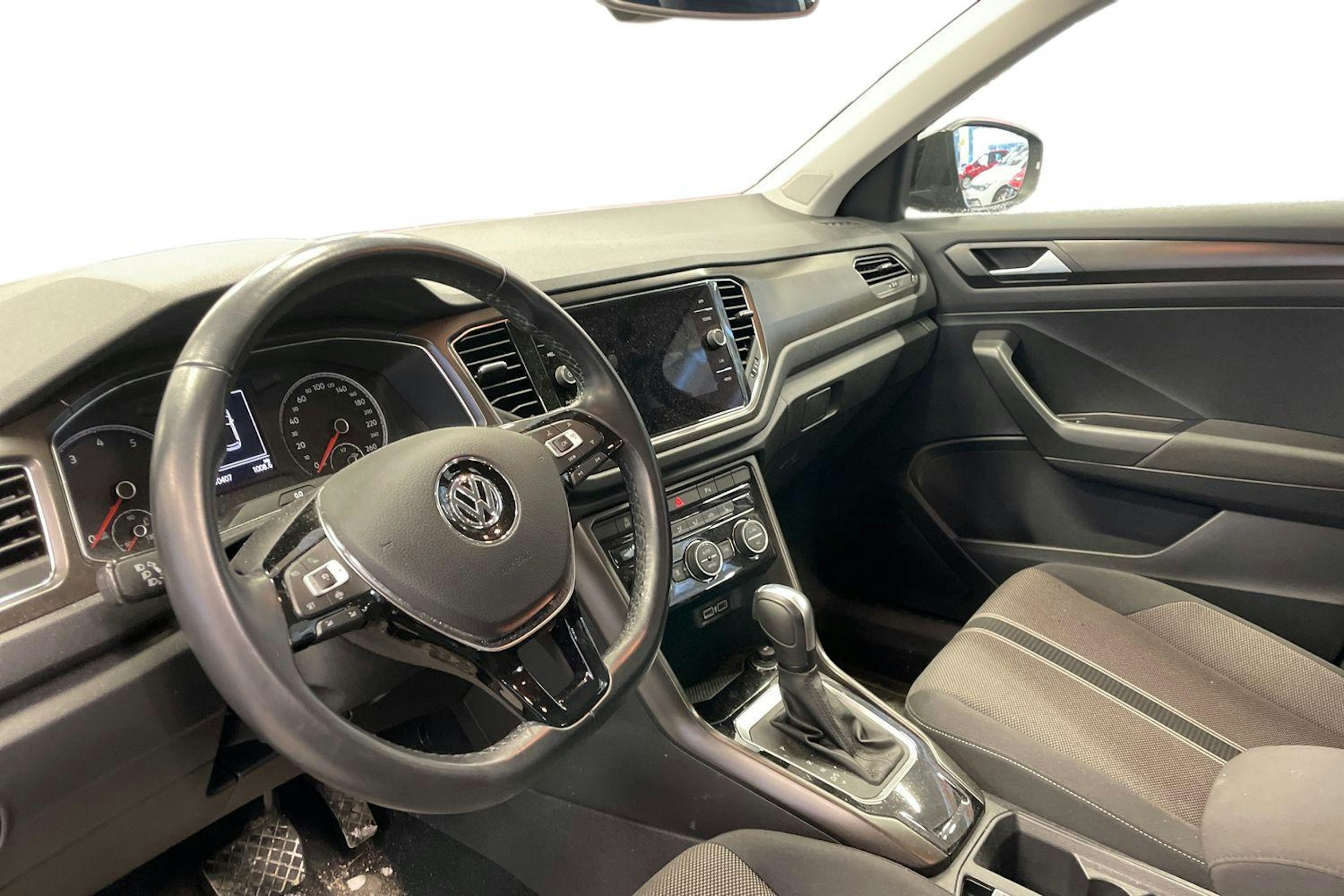 Musta Volkswagen T-Roc 2020 kuva 3.