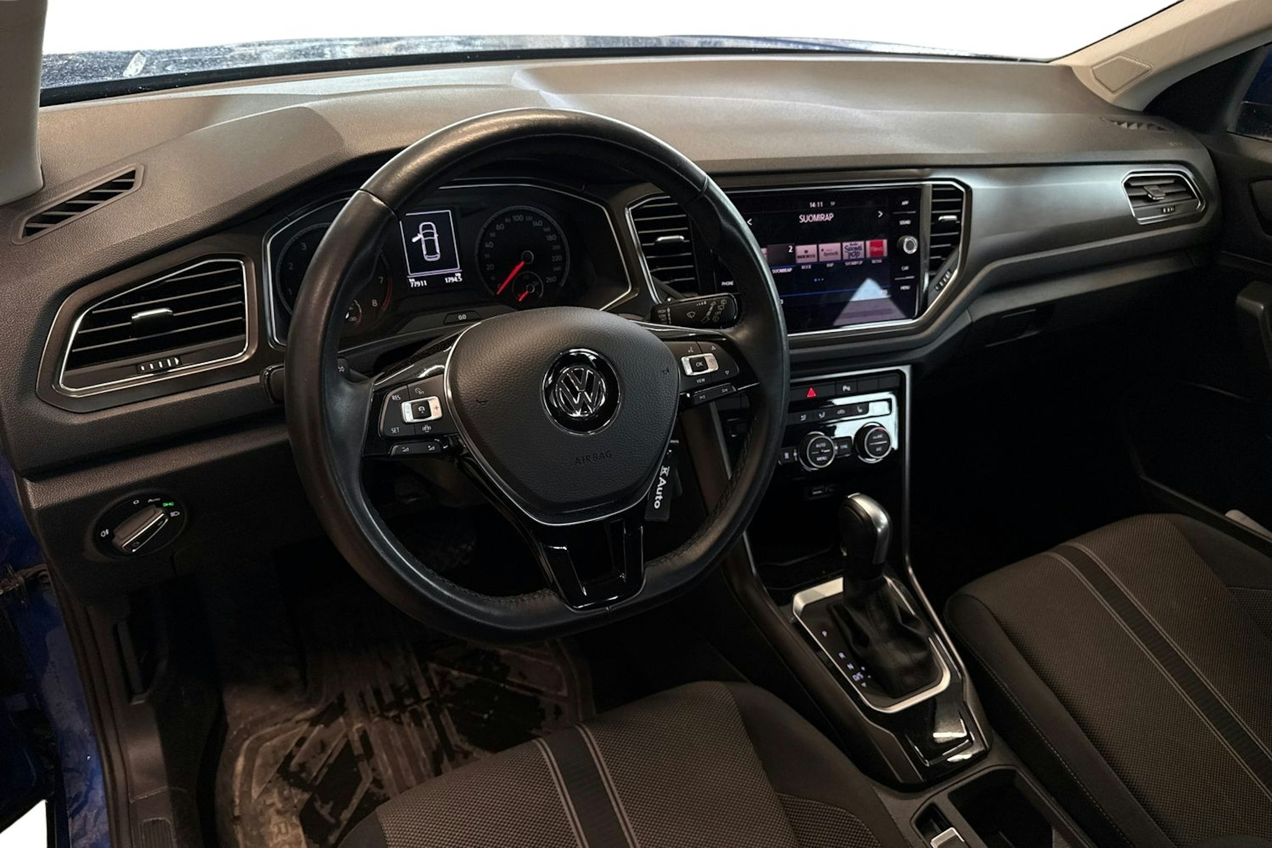 sininen Volkswagen T-Roc 2020 kuva 3.