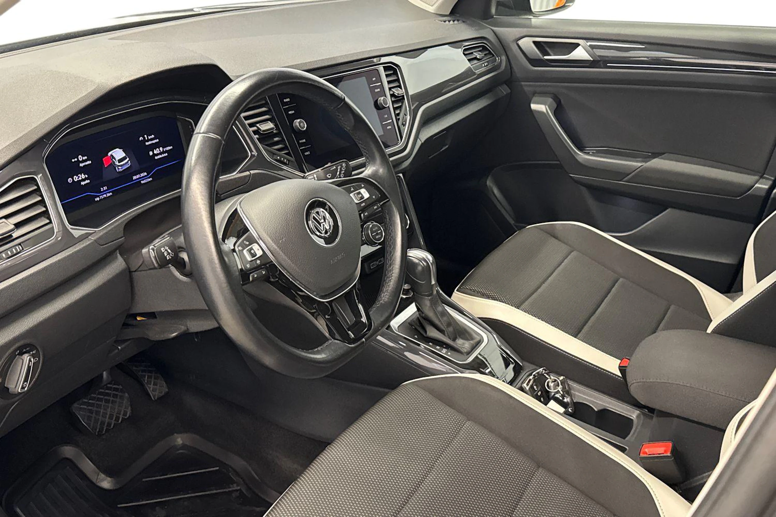harmaa Volkswagen T-Roc 2020 kuva 6.