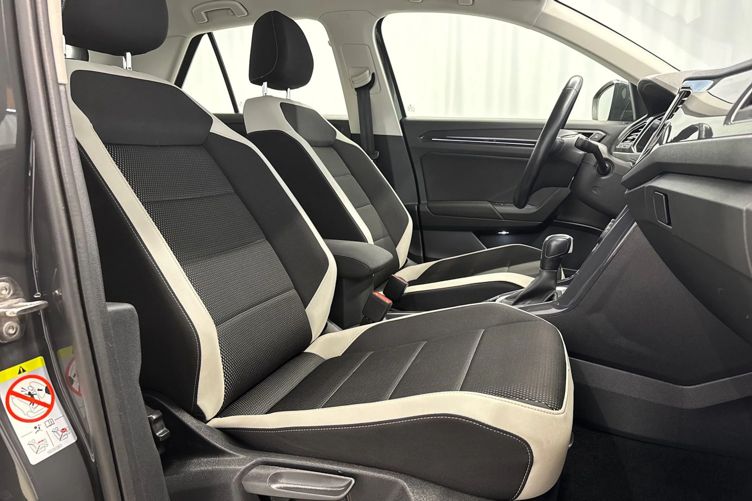 harmaa Volkswagen T-Roc 2020 kuva 17.