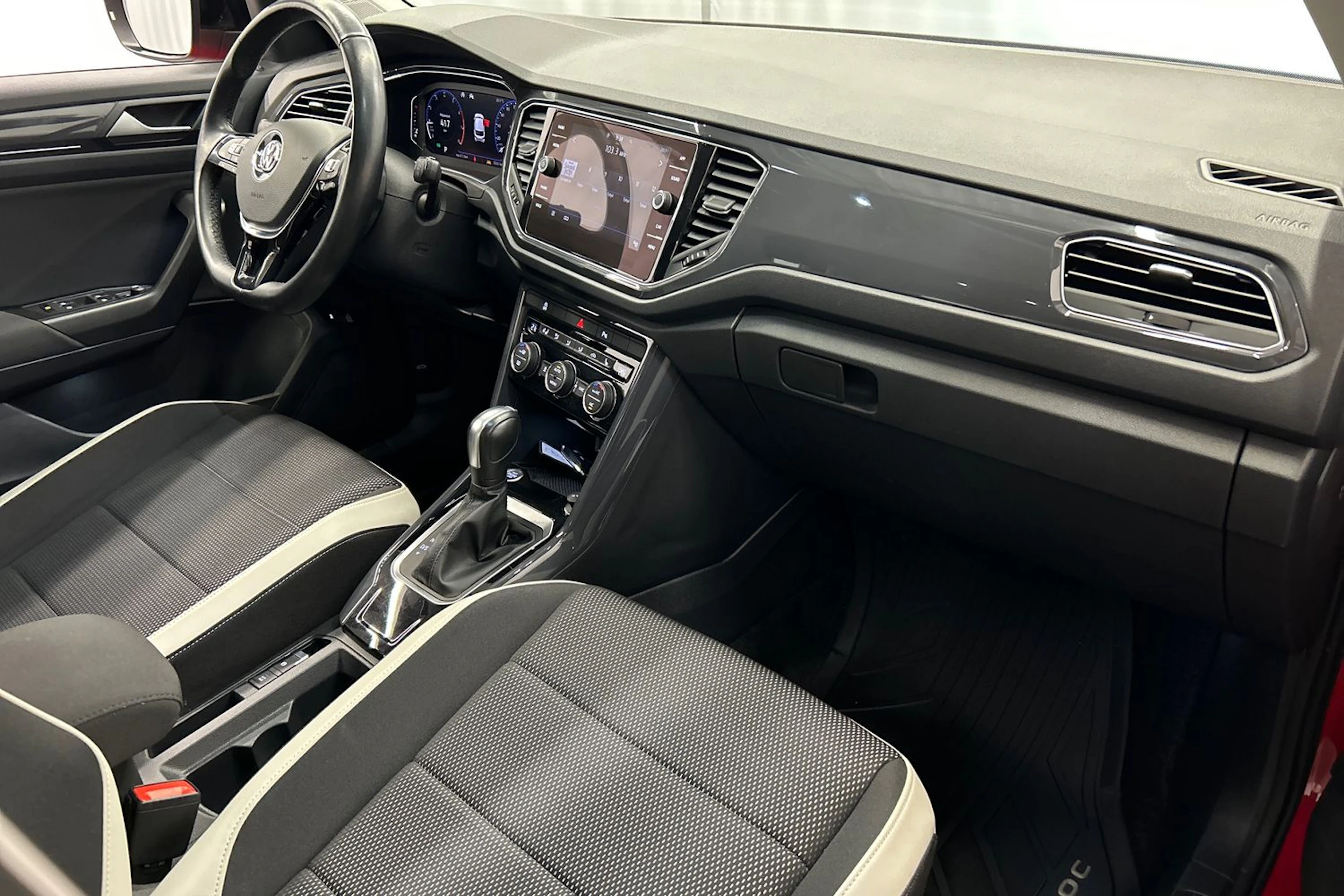 punainen Volkswagen T-Roc 2020 kuva 15.