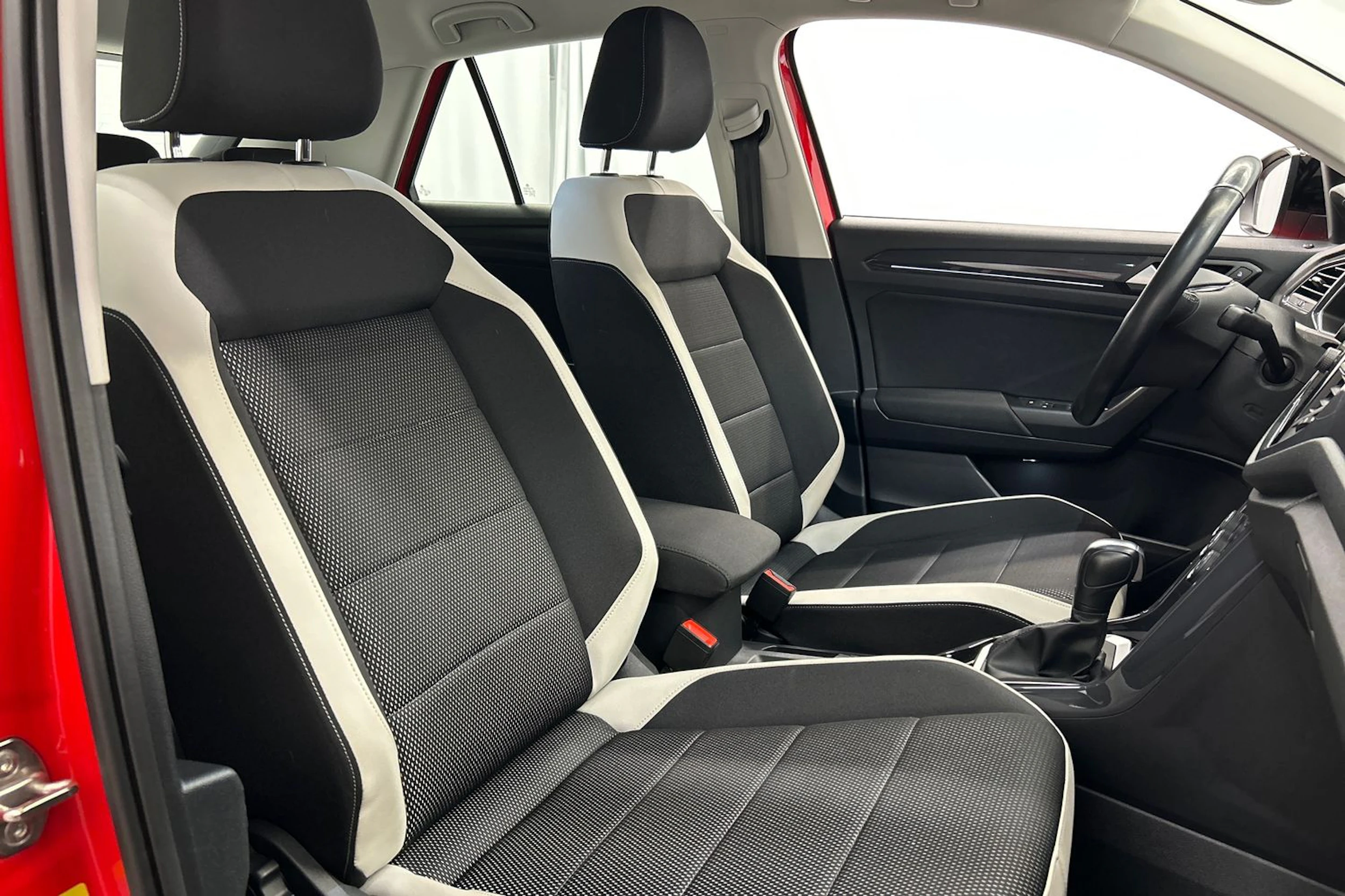 punainen Volkswagen T-Roc 2020 kuva 16.