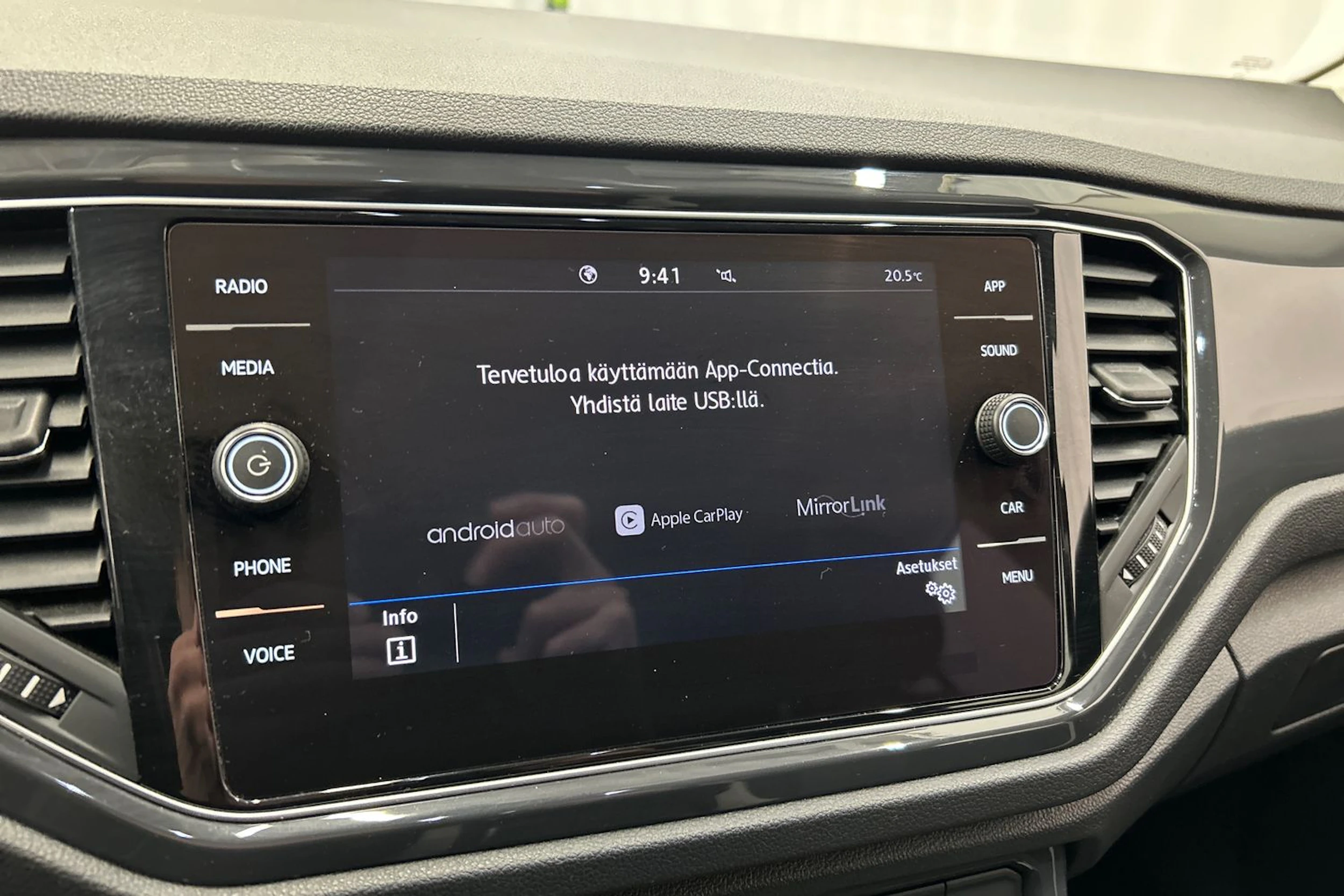 punainen Volkswagen T-Roc 2020 kuva 24.