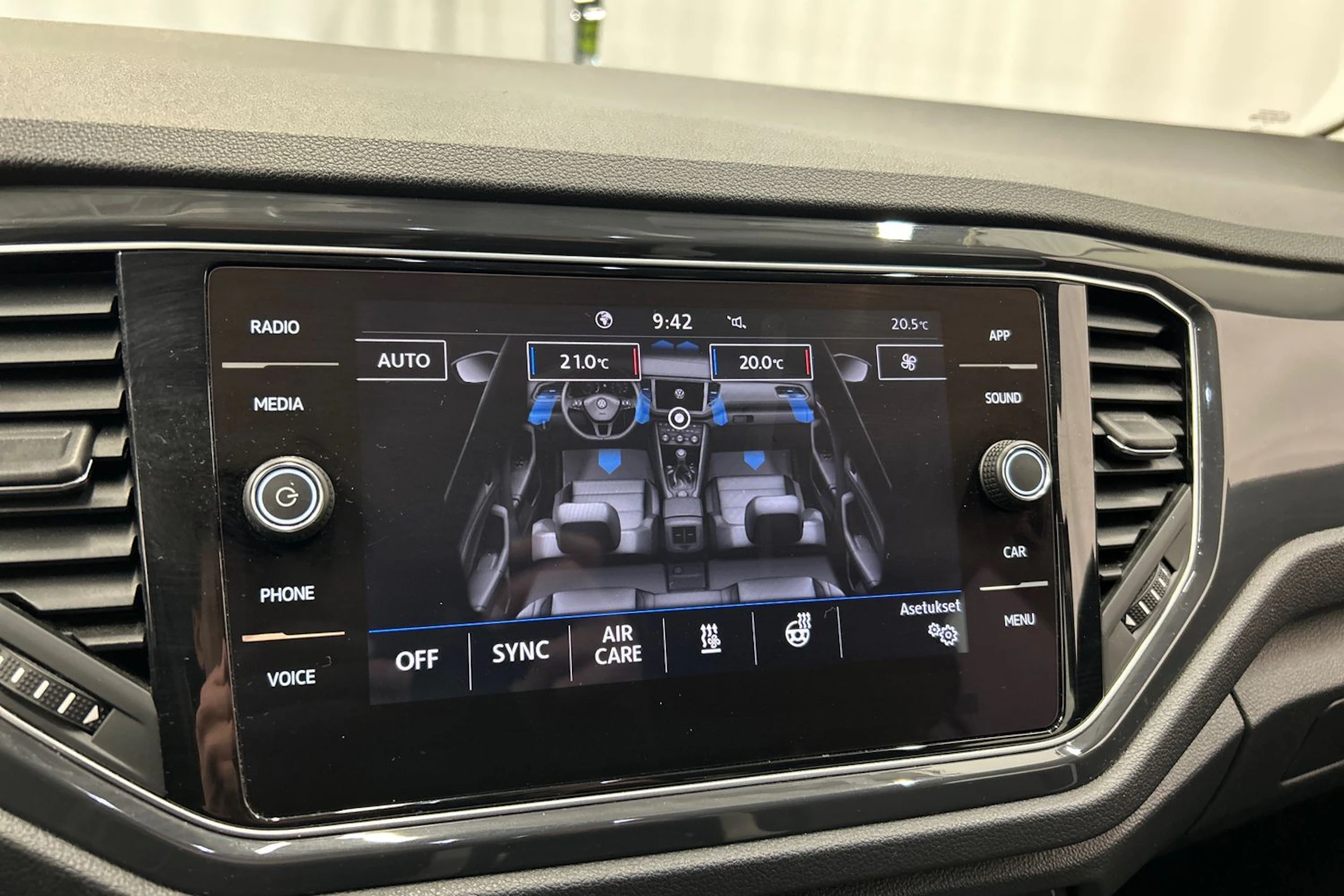 punainen Volkswagen T-Roc 2020 kuva 27.