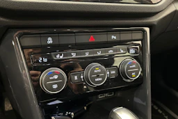 punainen Volkswagen T-Roc 2020 kuva 28.