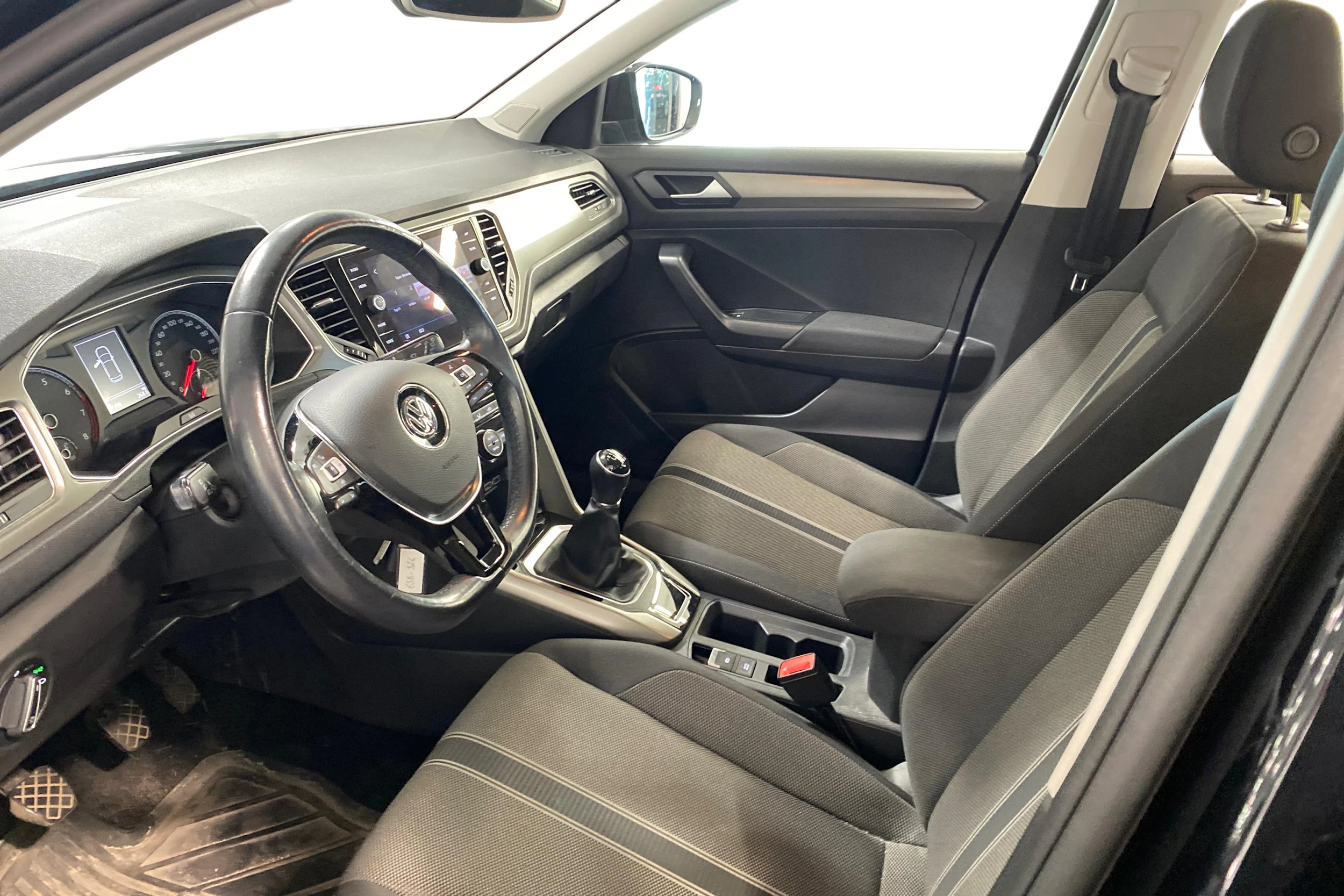 musta Volkswagen T-Roc 2020 kuva 3.
