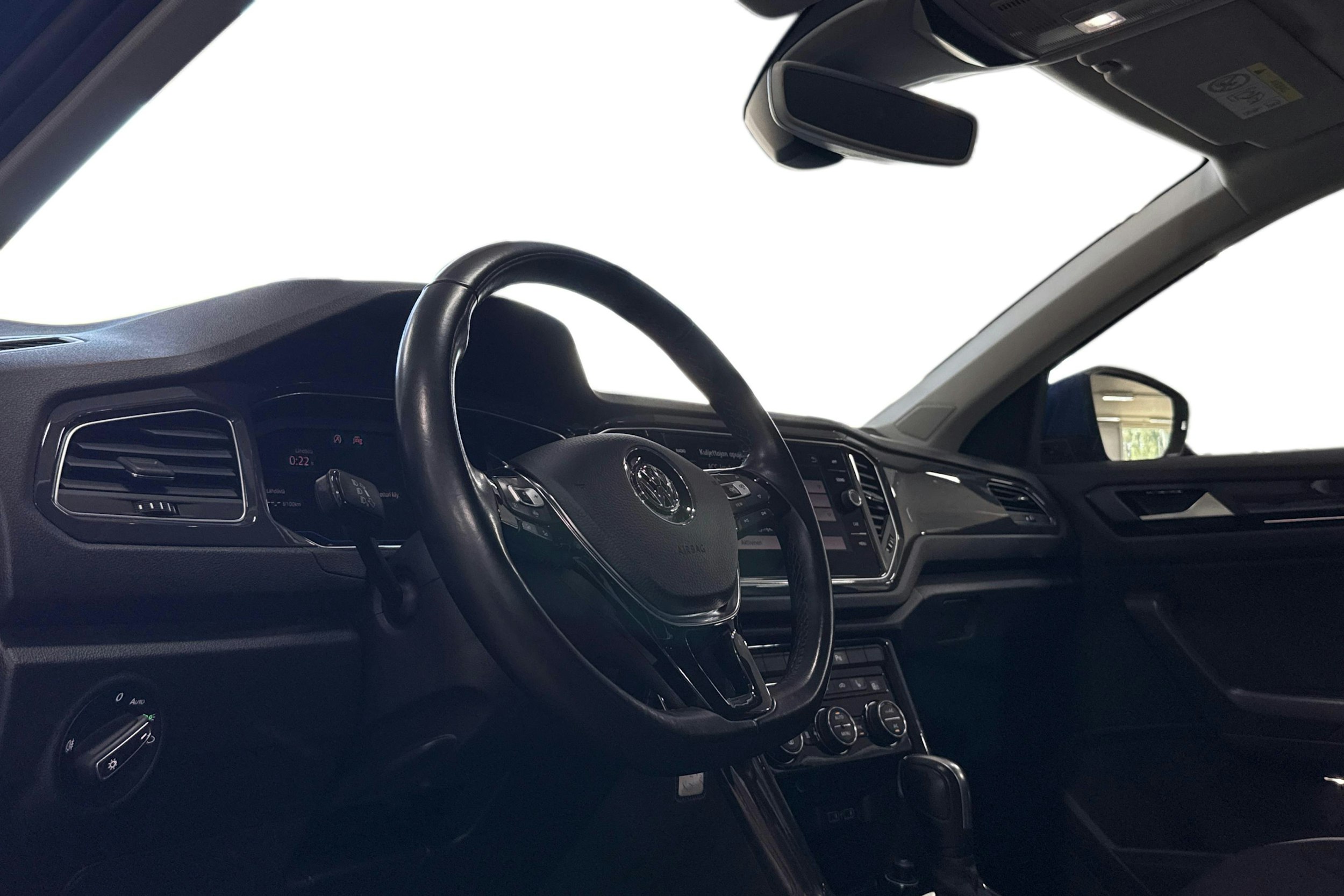 sininen Volkswagen T-Roc 2020 kuva 7.