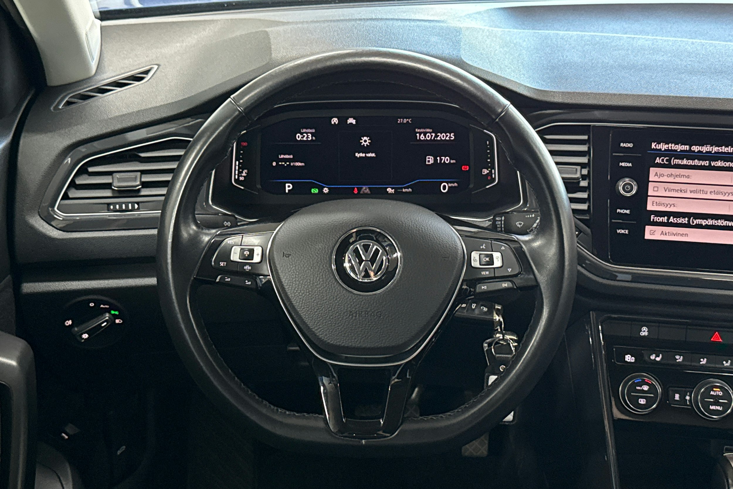 sininen Volkswagen T-Roc 2020 kuva 9.