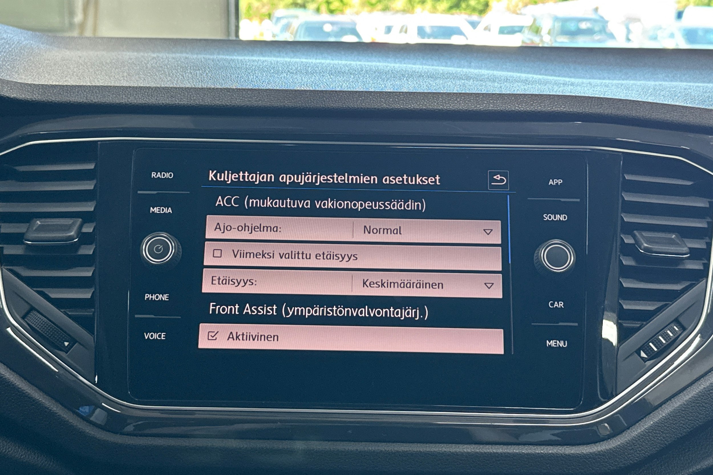 sininen Volkswagen T-Roc 2020 kuva 13.