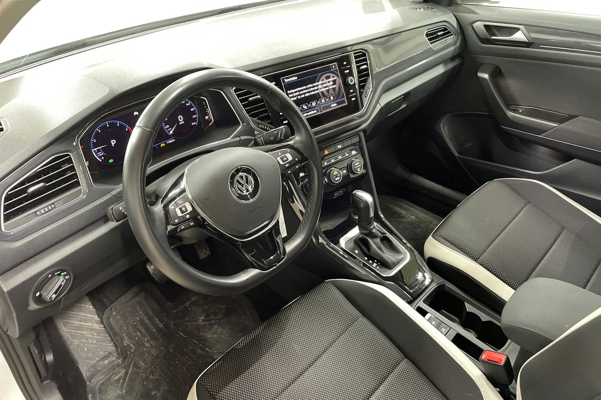 Valkoinen Volkswagen T-Roc 2020 kuva 7.