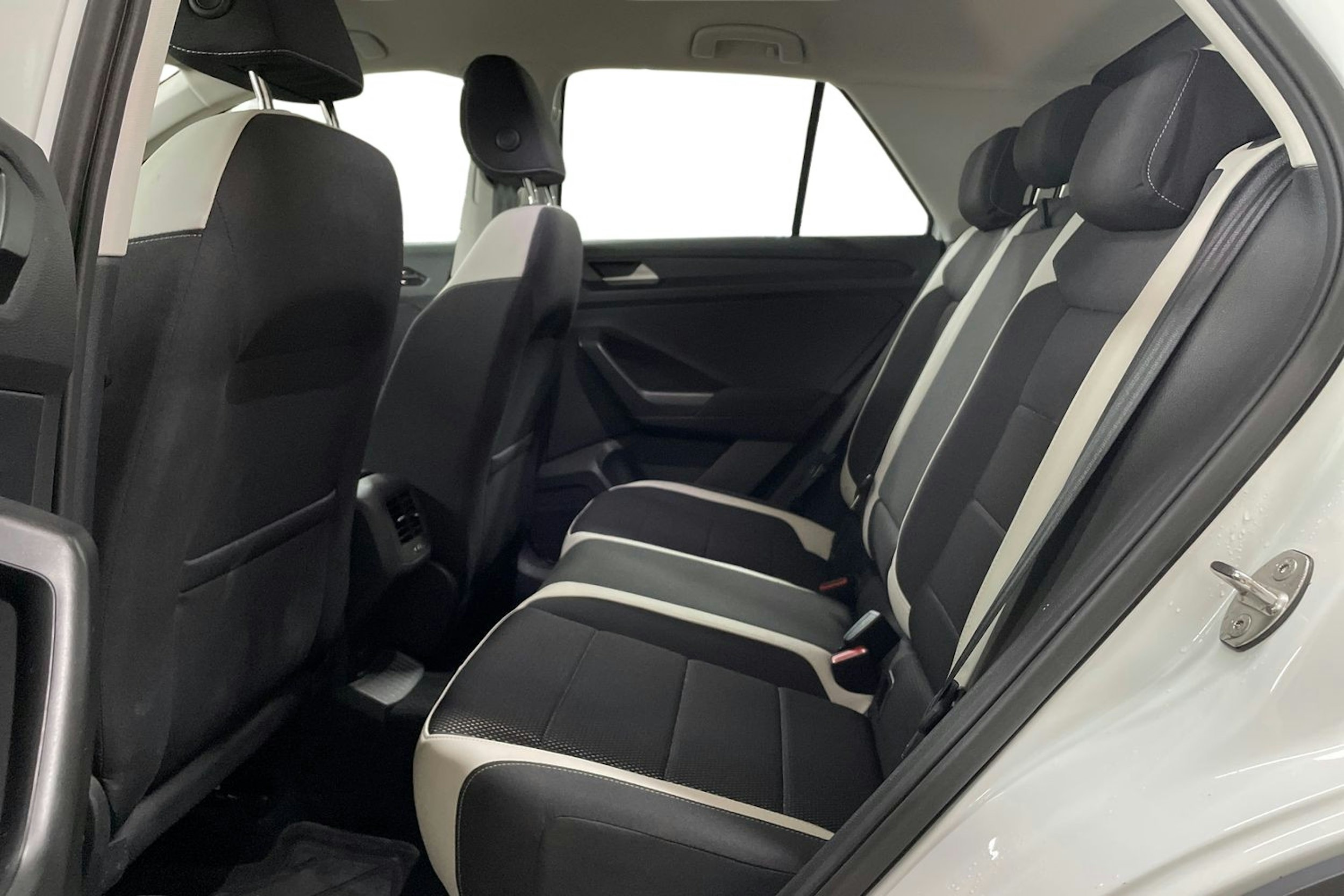 Valkoinen Volkswagen T-Roc 2020 kuva 10.