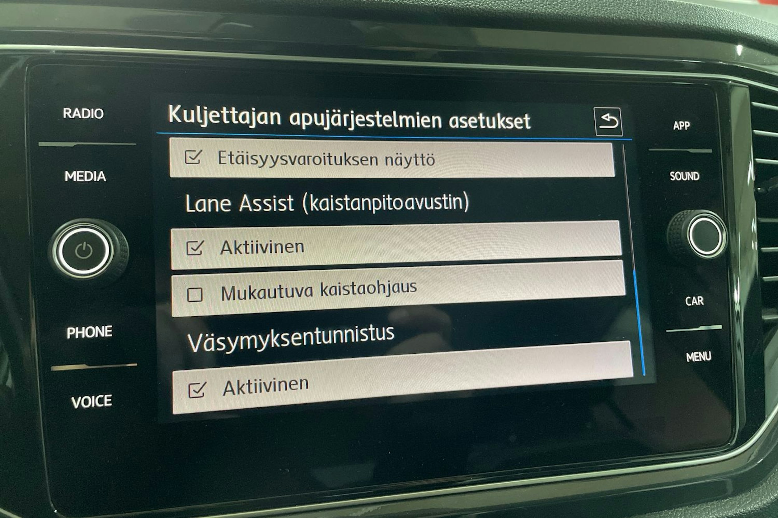 Valkoinen Volkswagen T-Roc 2020 kuva 19.