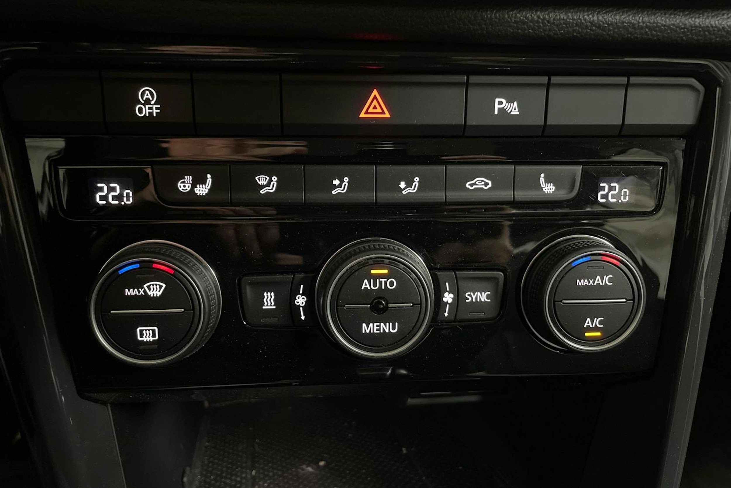Valkoinen Volkswagen T-Roc 2020 kuva 20.
