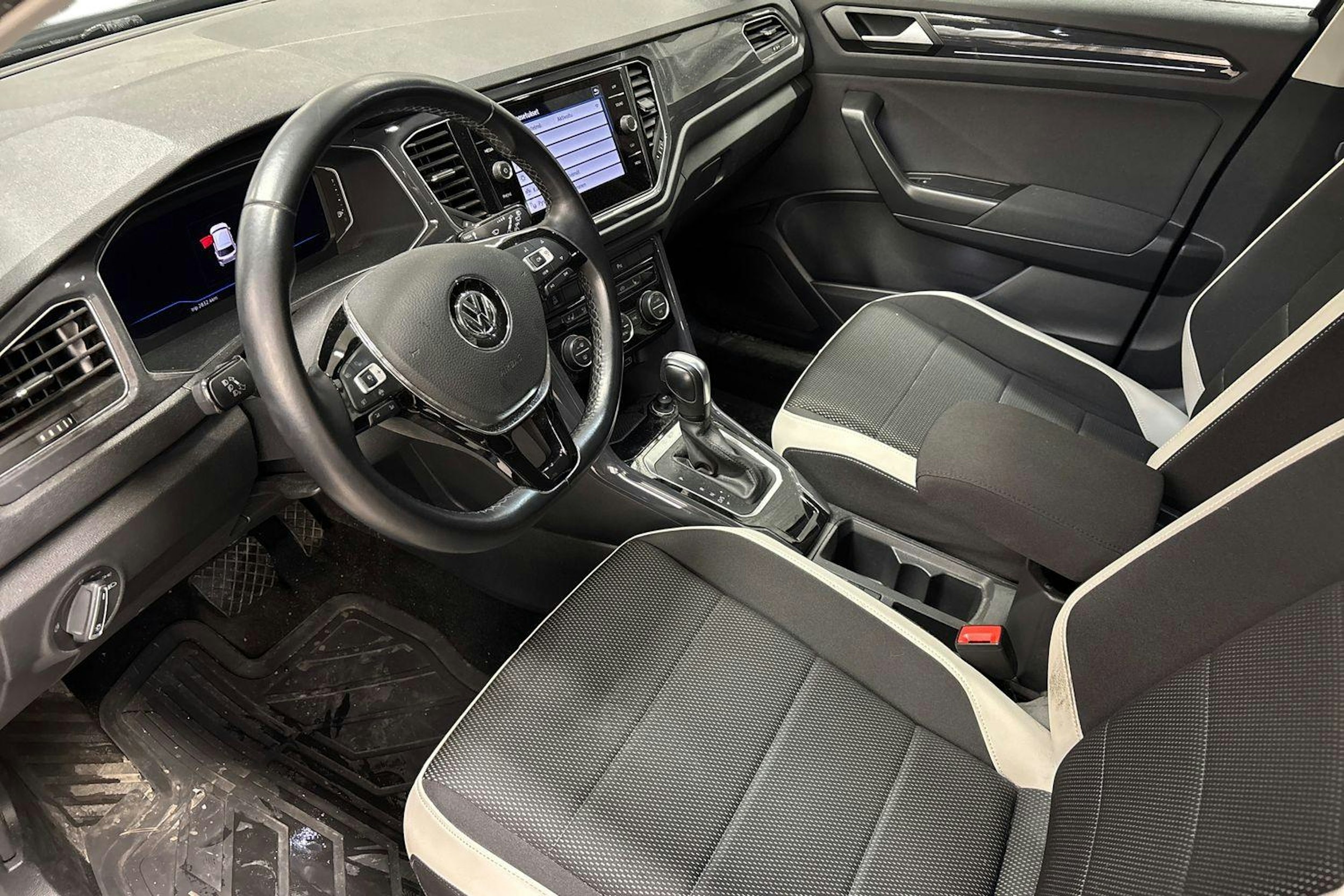 met. musta Volkswagen T-Roc 2020 kuva 3.