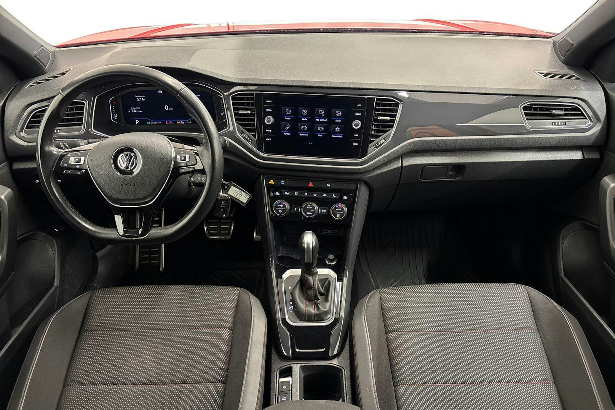 punainen Volkswagen T-Roc 2020 kuva 9.