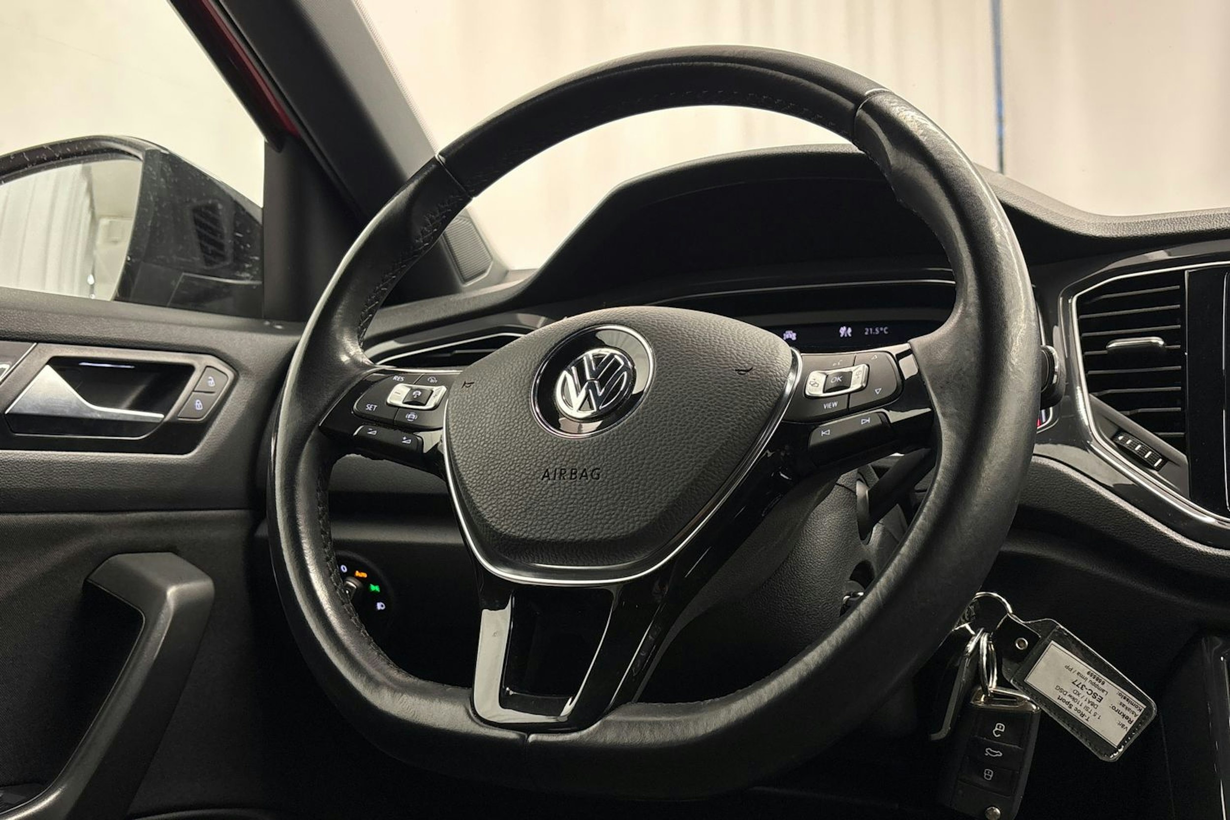 punainen Volkswagen T-Roc 2020 kuva 15.