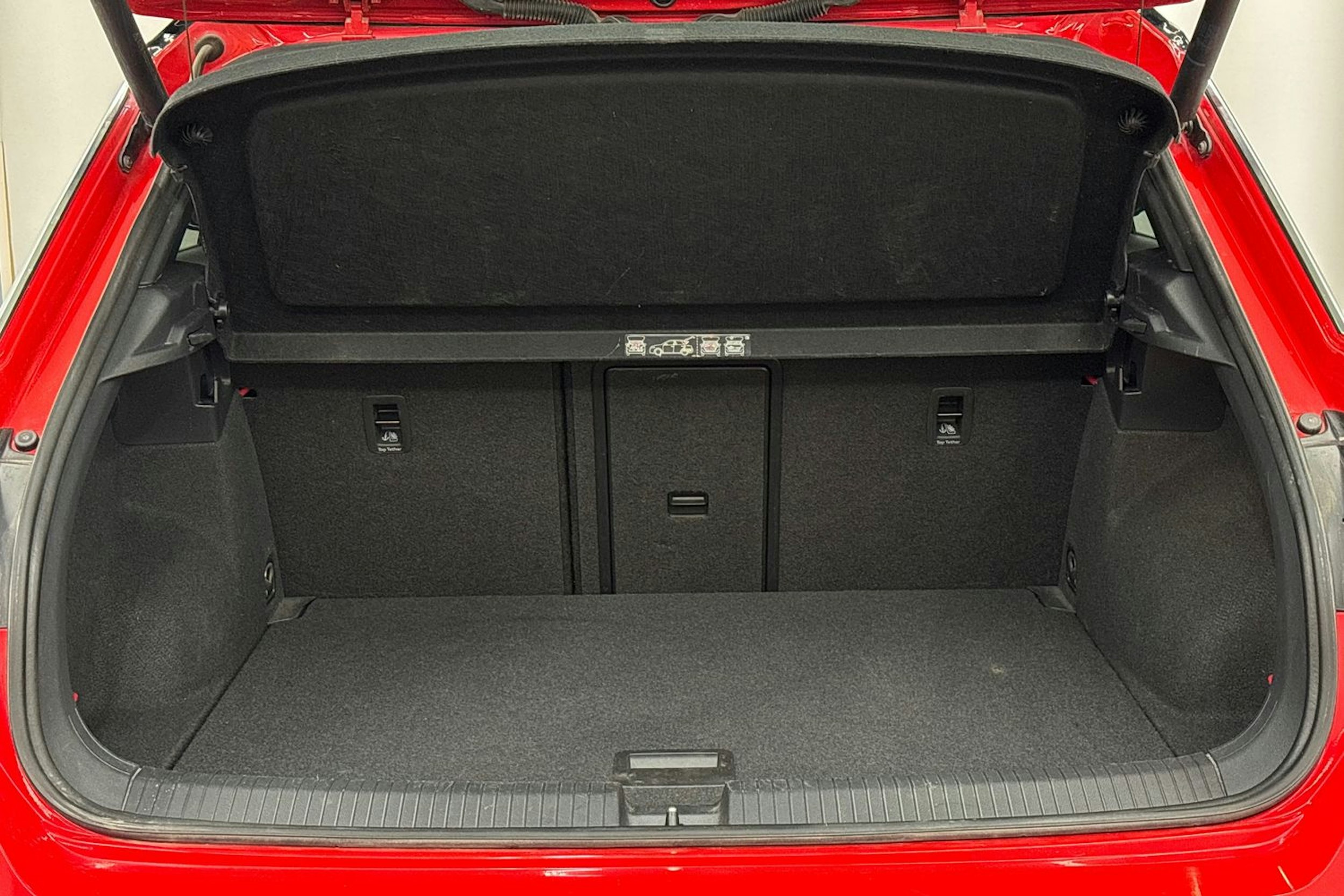 punainen Volkswagen T-Roc 2020 kuva 25.