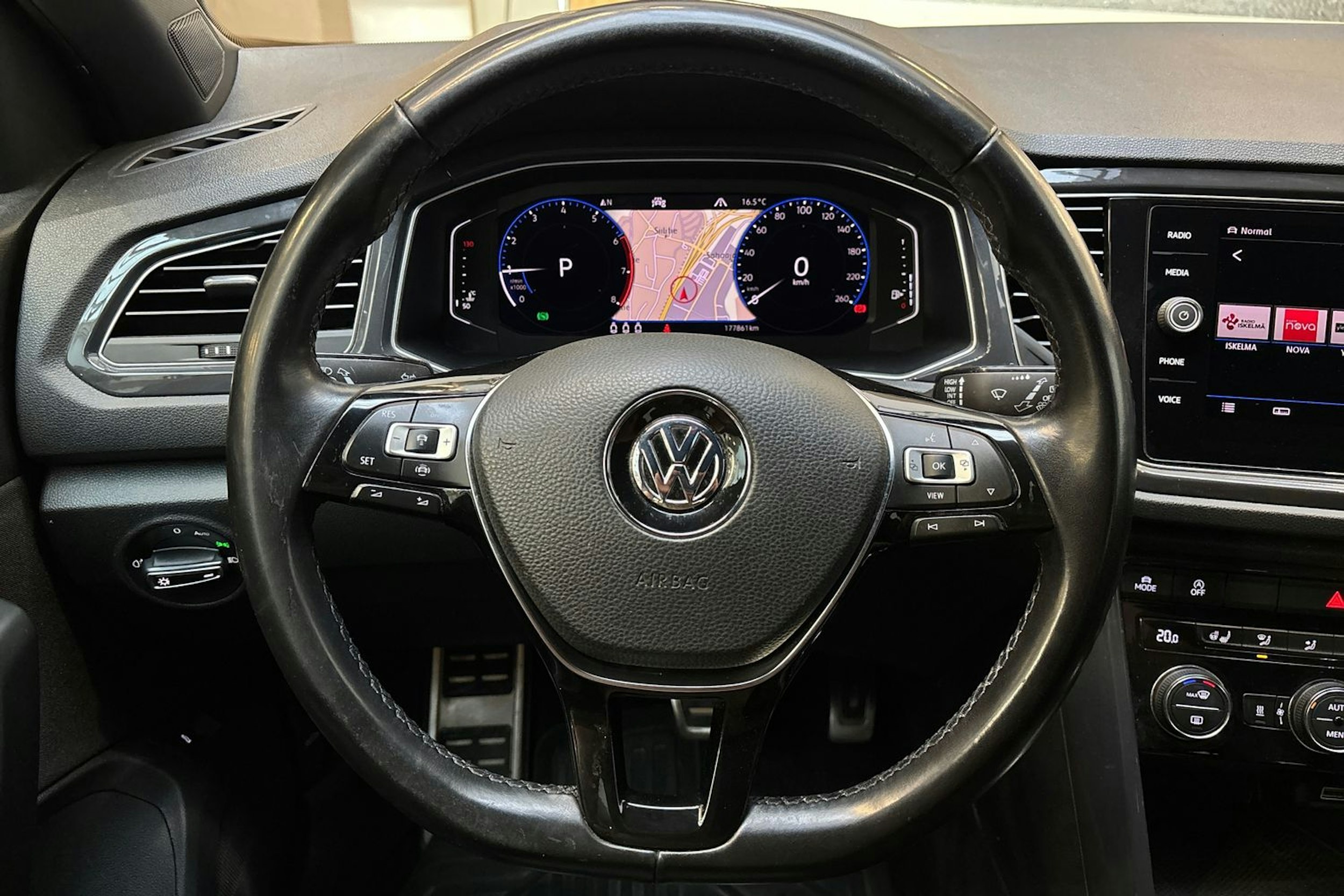 punainen Volkswagen T-Roc 2020 kuva 15.