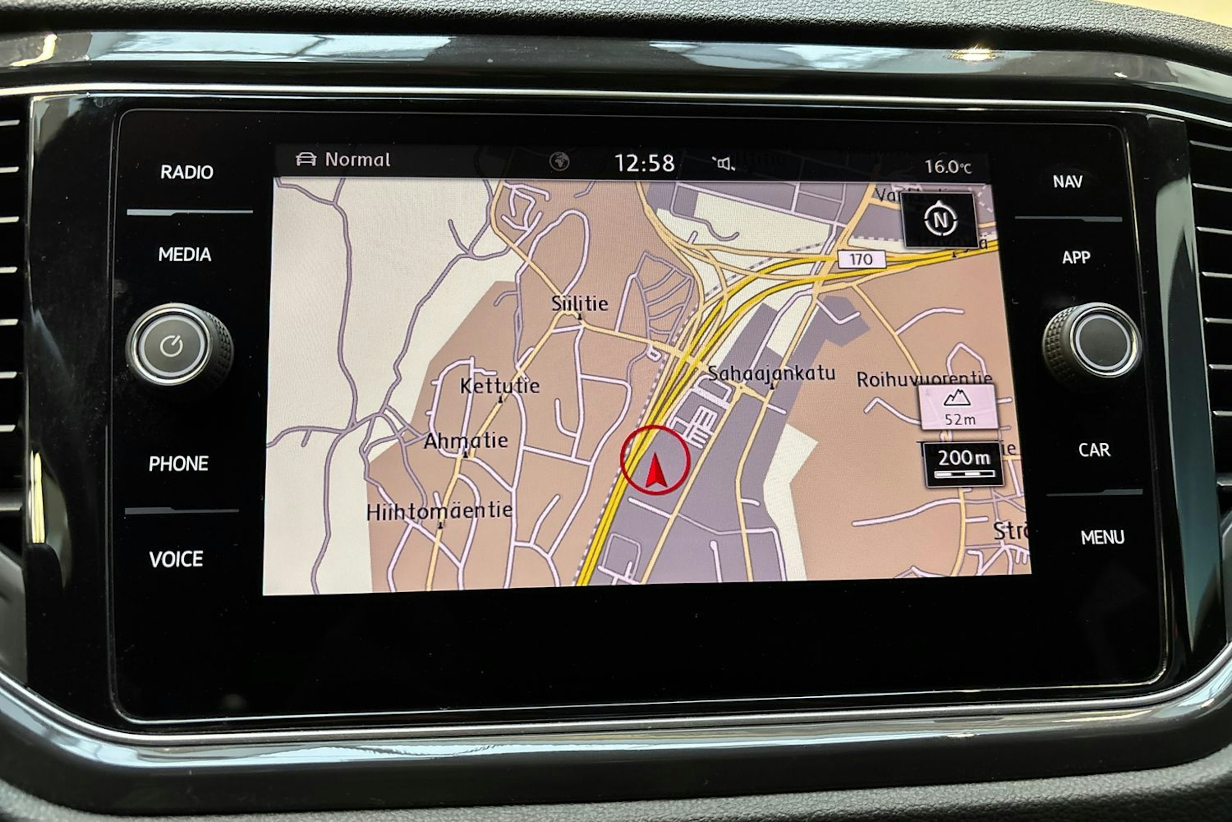 punainen Volkswagen T-Roc 2020 kuva 18.