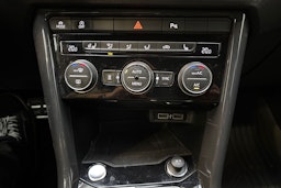 punainen Volkswagen T-Roc 2020 kuva 20.