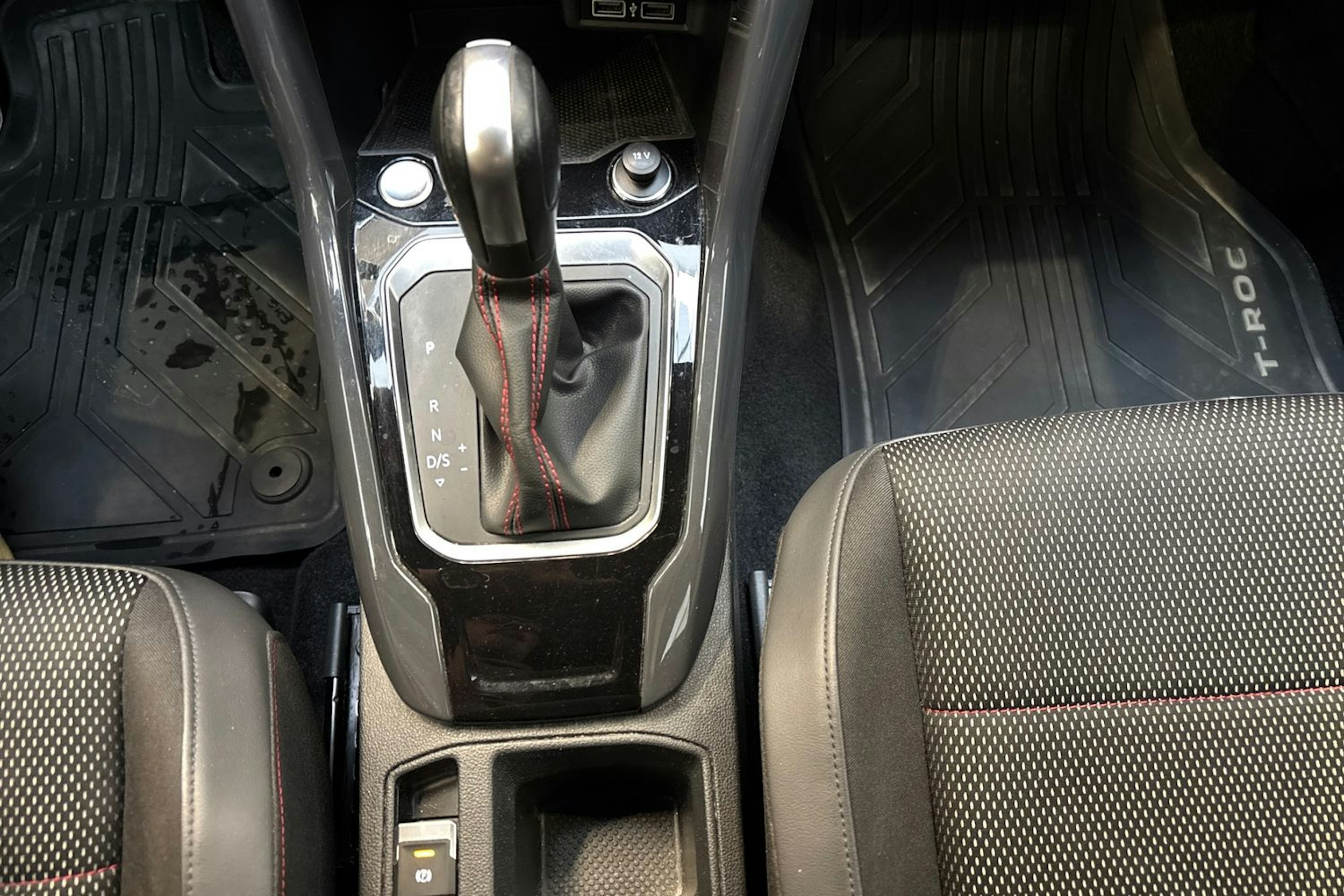 punainen Volkswagen T-Roc 2020 kuva 21.