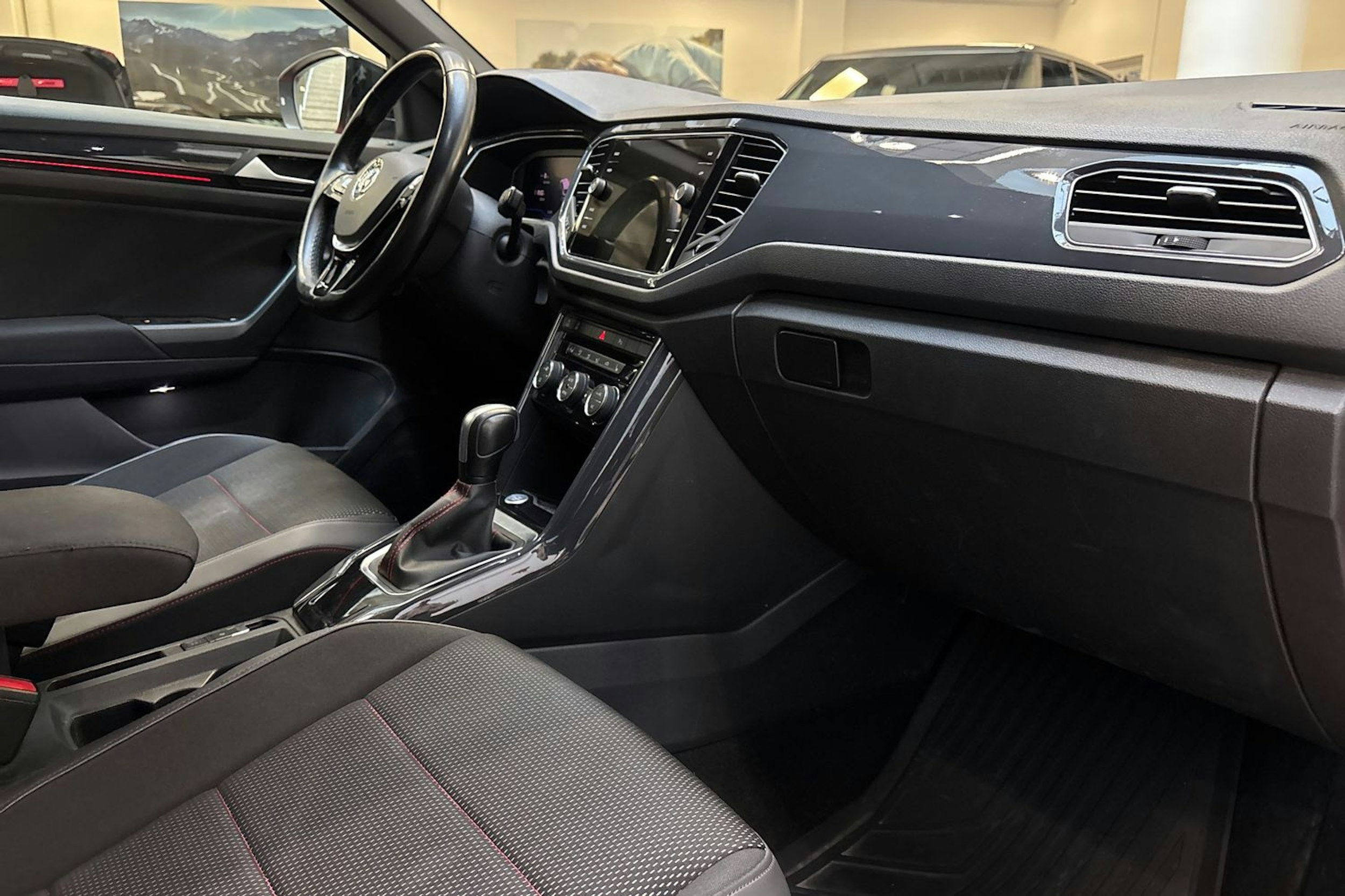 punainen Volkswagen T-Roc 2020 kuva 23.