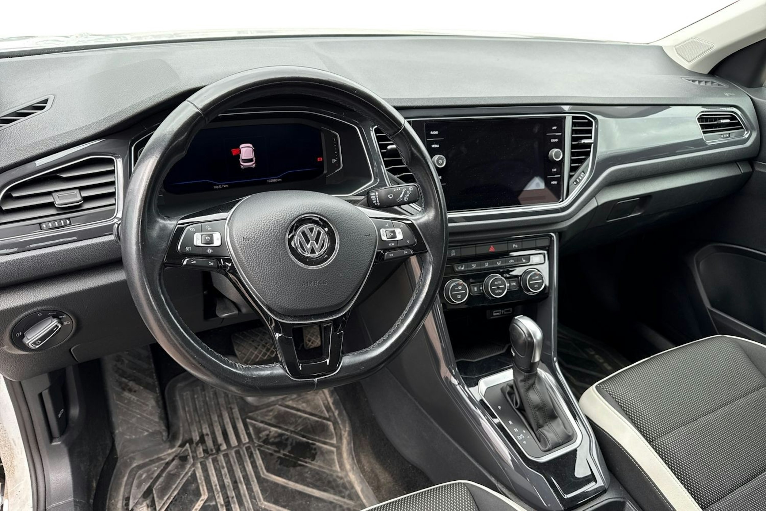 Valkoinen Volkswagen T-ROC 2020 kuva 3.