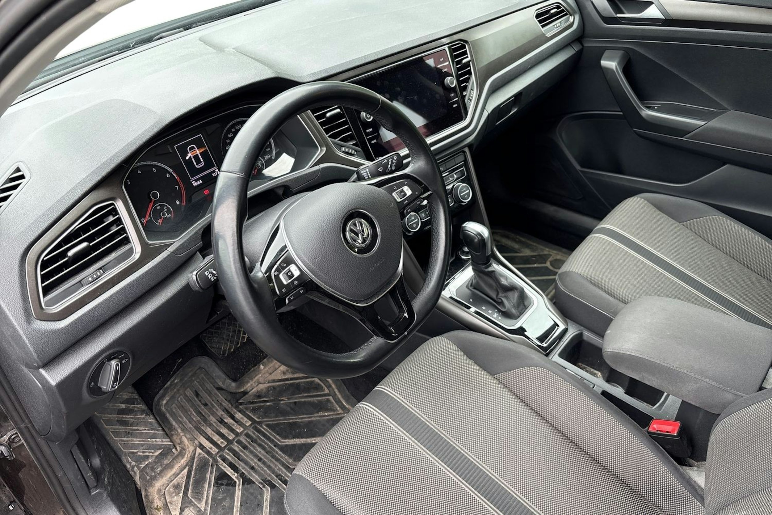 Ruskea (beige) Volkswagen T-Roc 2020 kuva 3.