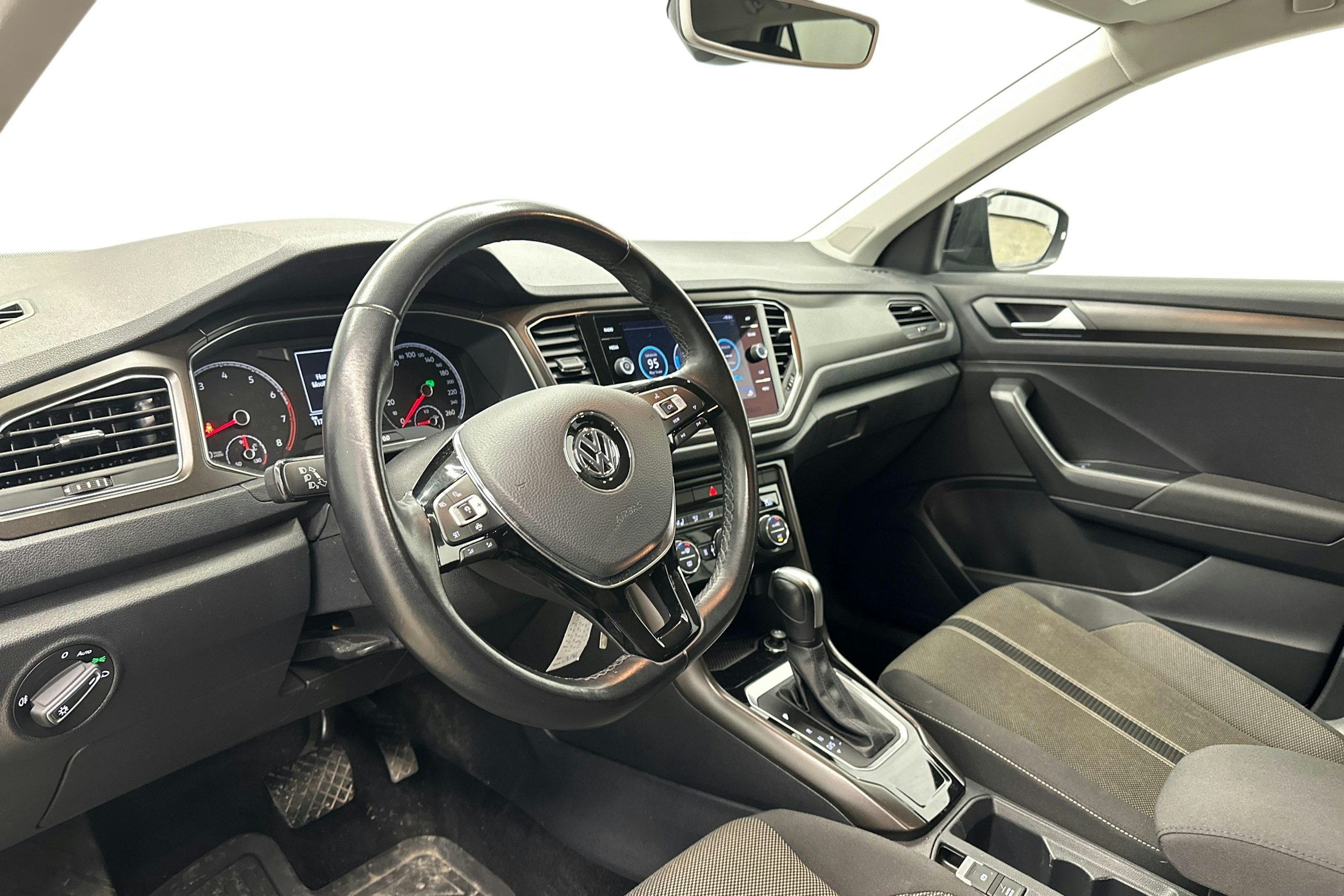 musta Volkswagen T-Roc 2020 kuva 7.