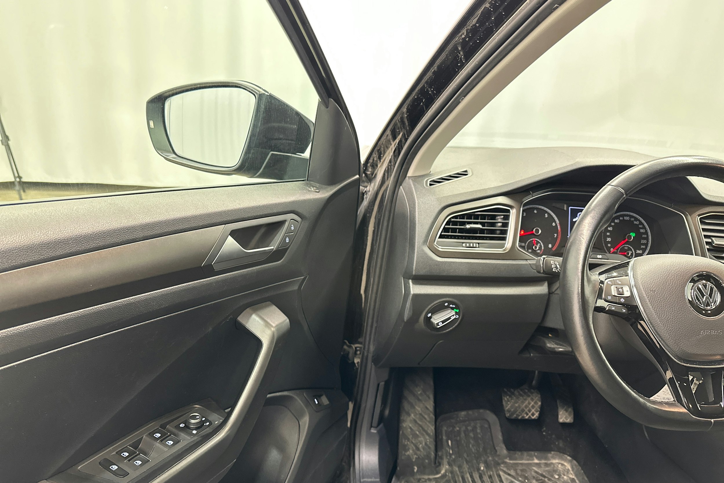 musta Volkswagen T-Roc 2020 kuva 14.