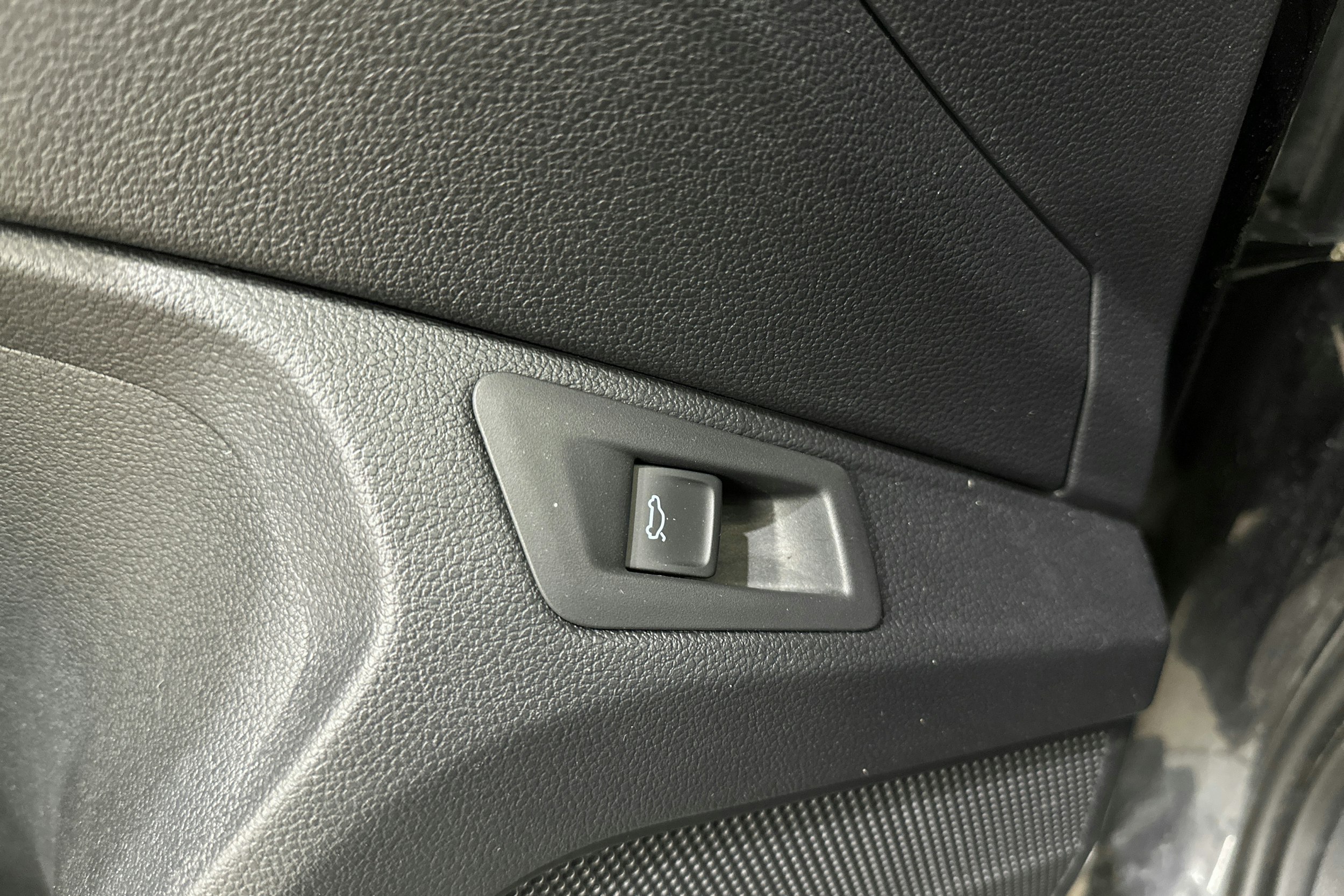 musta Volkswagen T-Roc 2020 kuva 22.