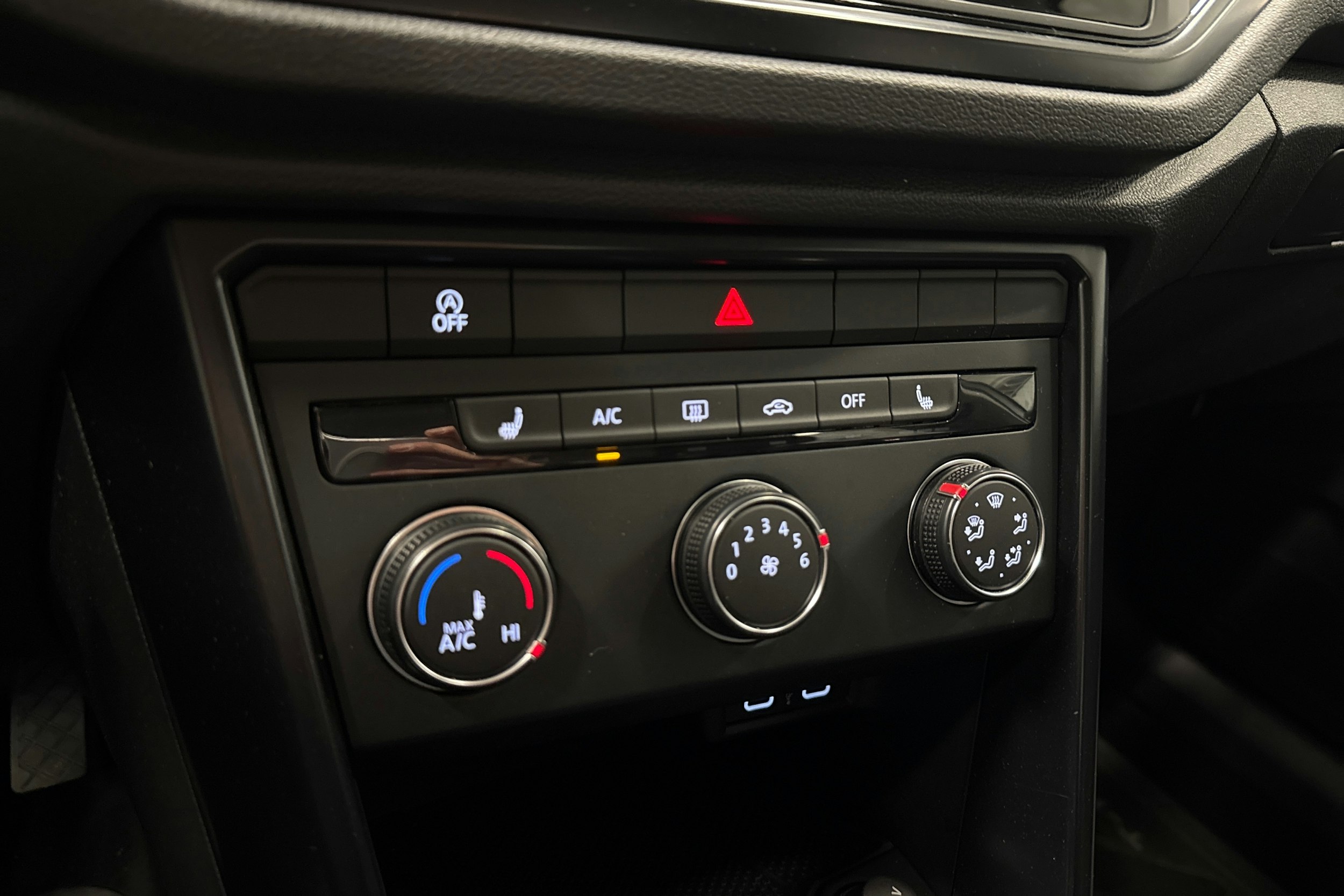 valkoinen Volkswagen T-Roc 2020 kuva 15.