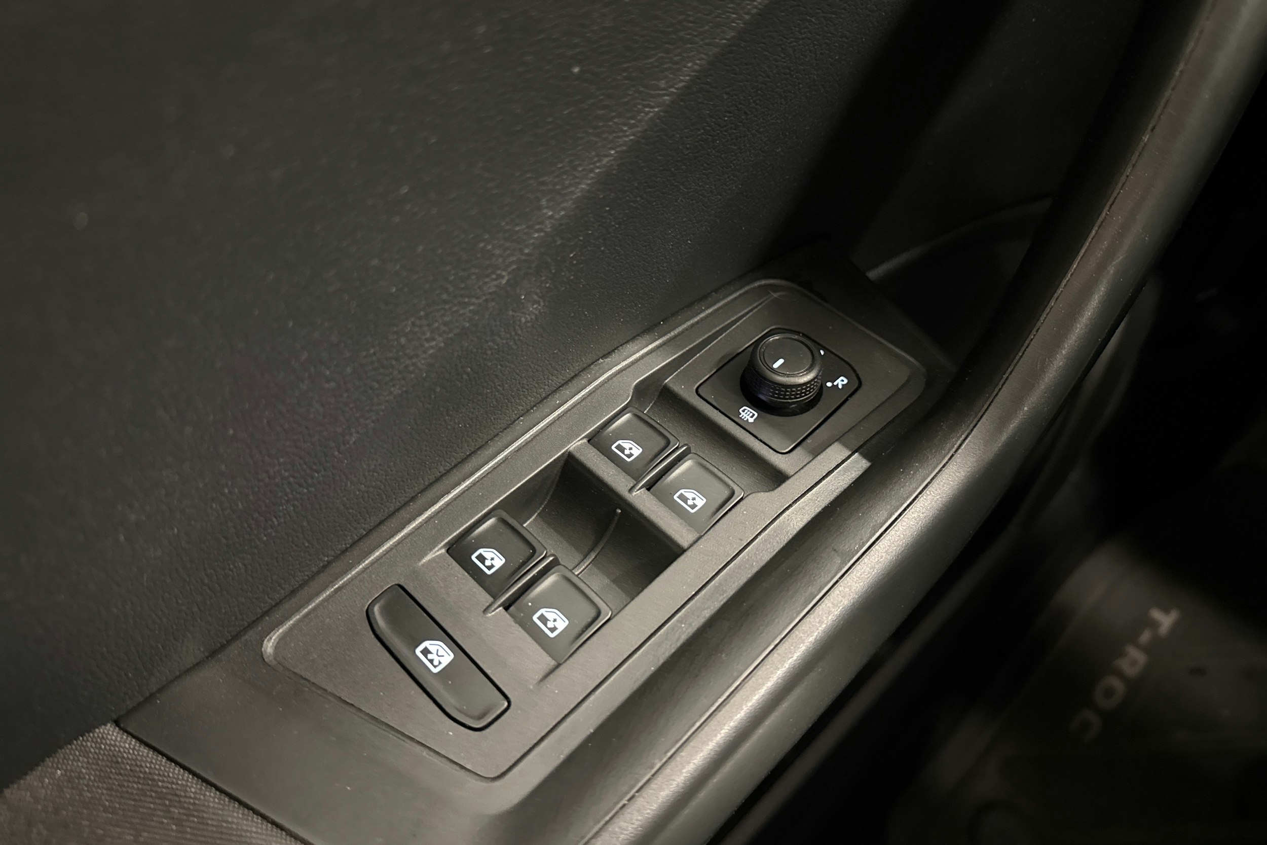 valkoinen Volkswagen T-Roc 2020 kuva 17.