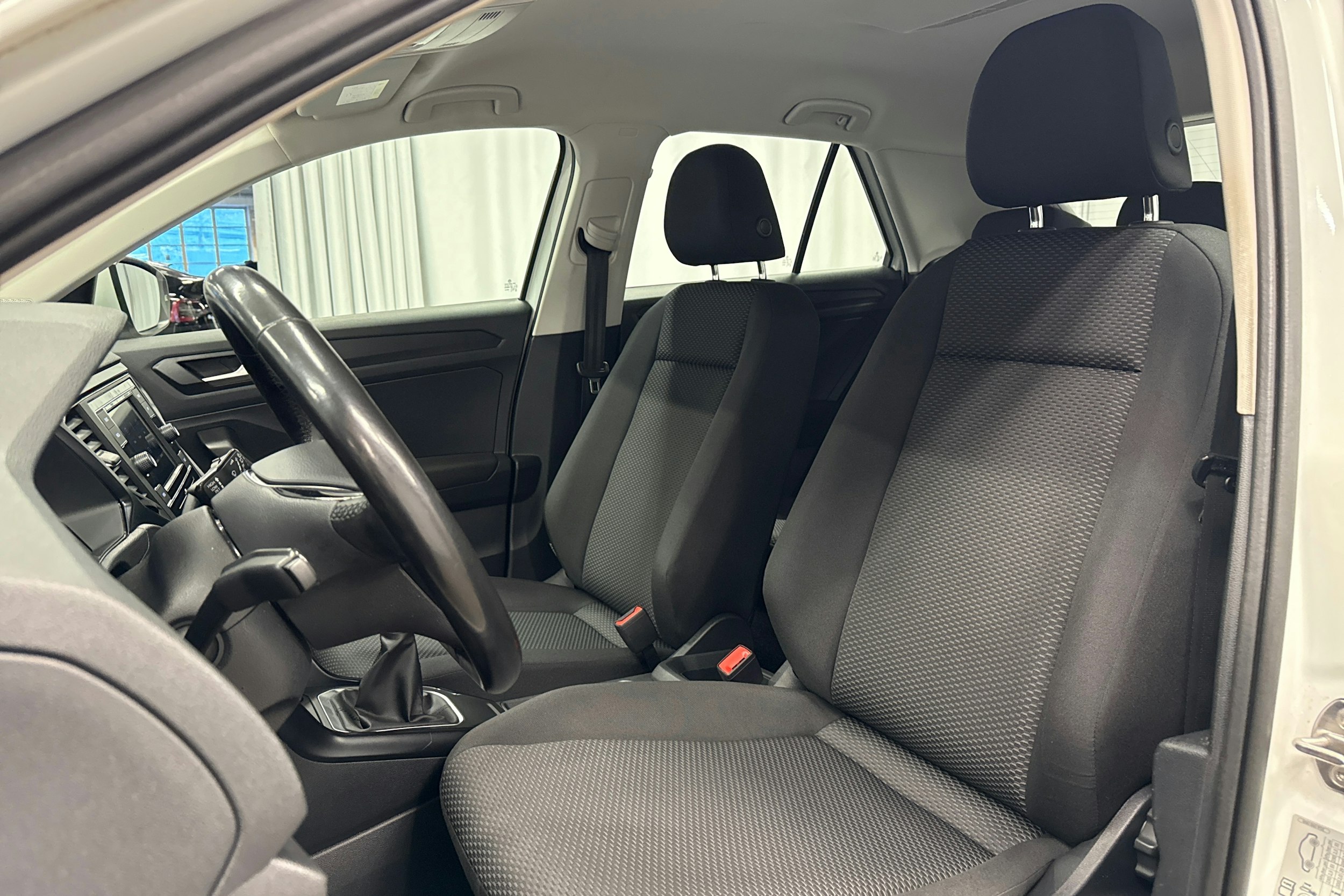 valkoinen Volkswagen T-Roc 2020 kuva 18.