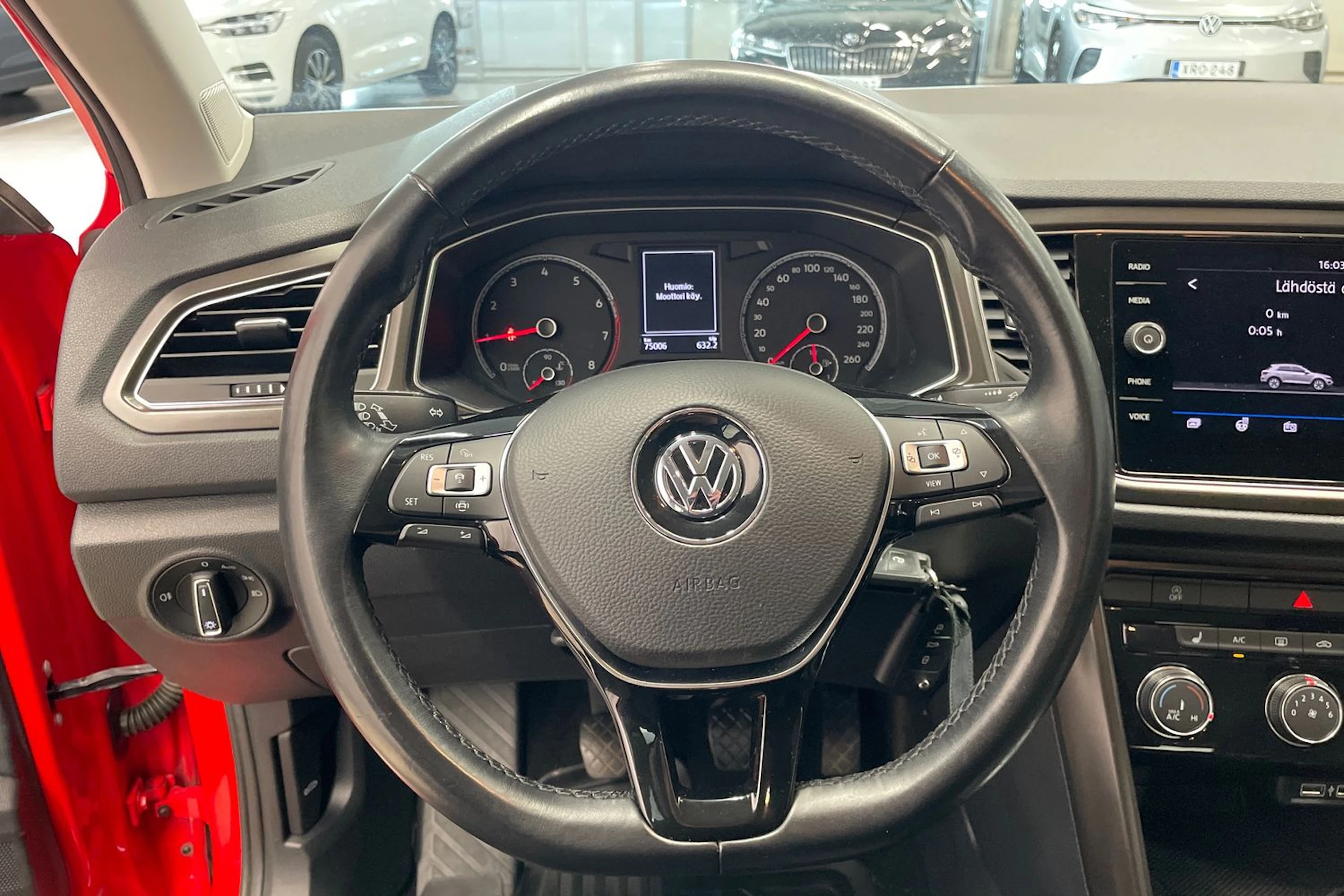punainen Volkswagen T-Roc 2020 kuva 11.