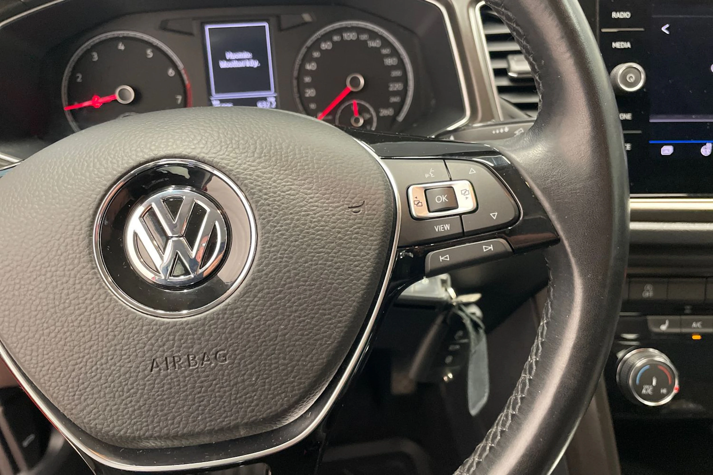 punainen Volkswagen T-Roc 2020 kuva 12.