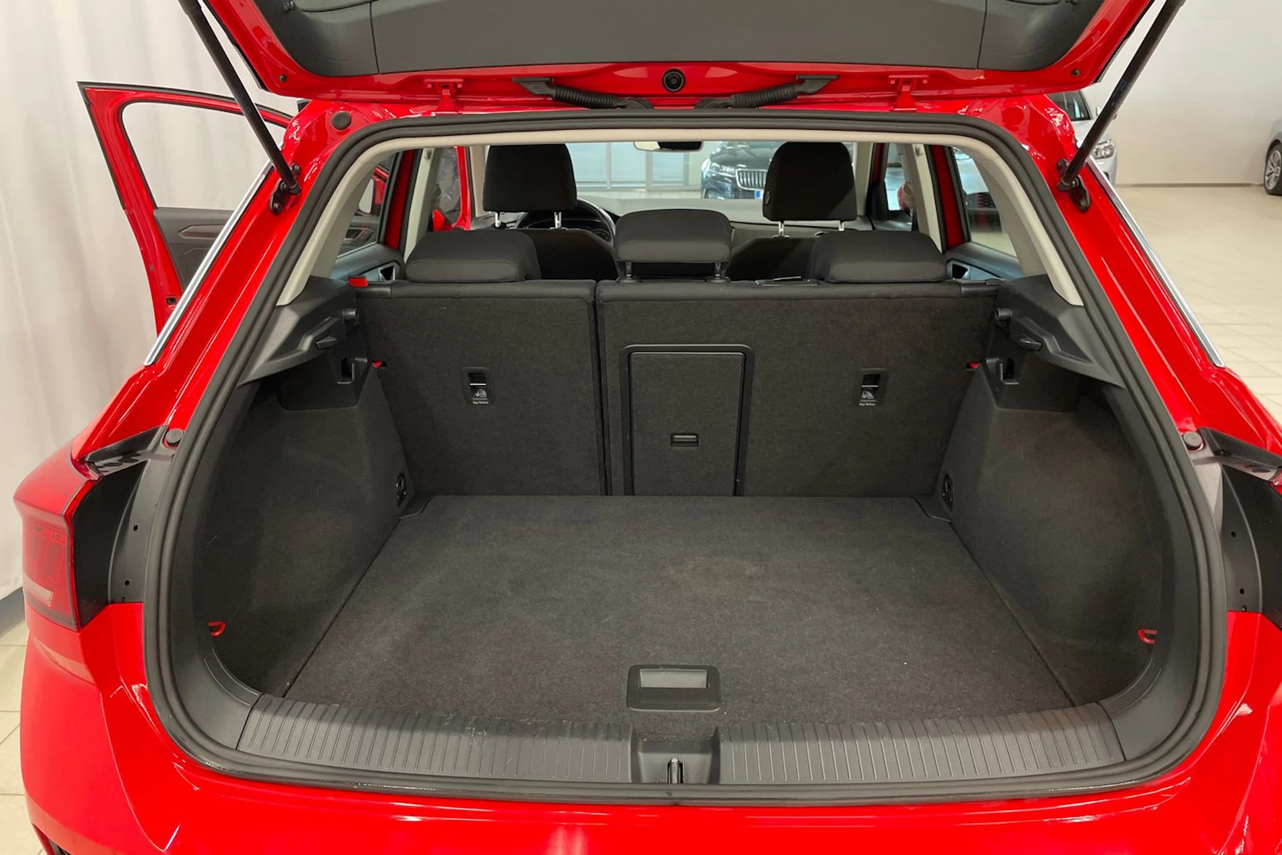 punainen Volkswagen T-Roc 2020 kuva 15.