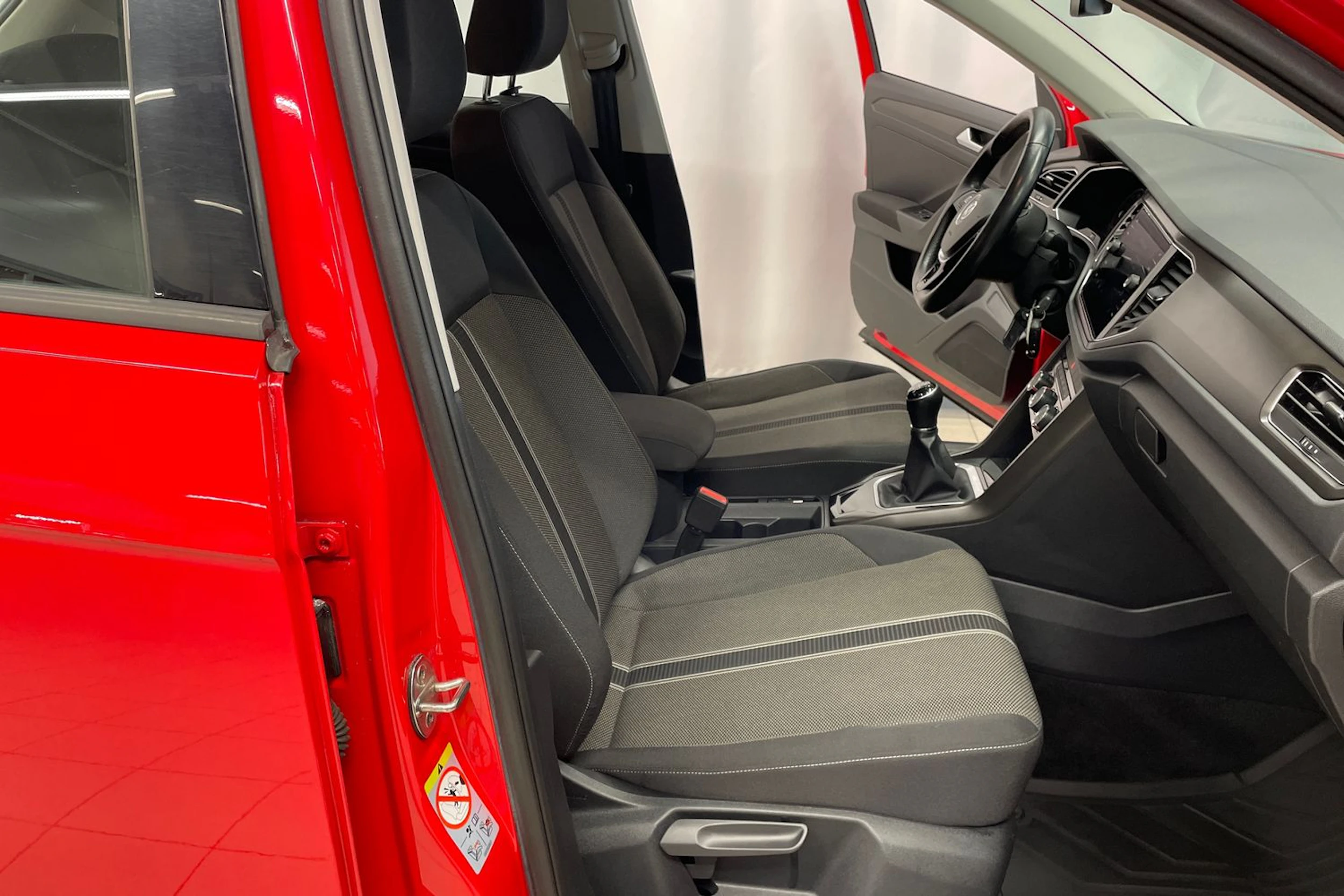 punainen Volkswagen T-Roc 2020 kuva 19.