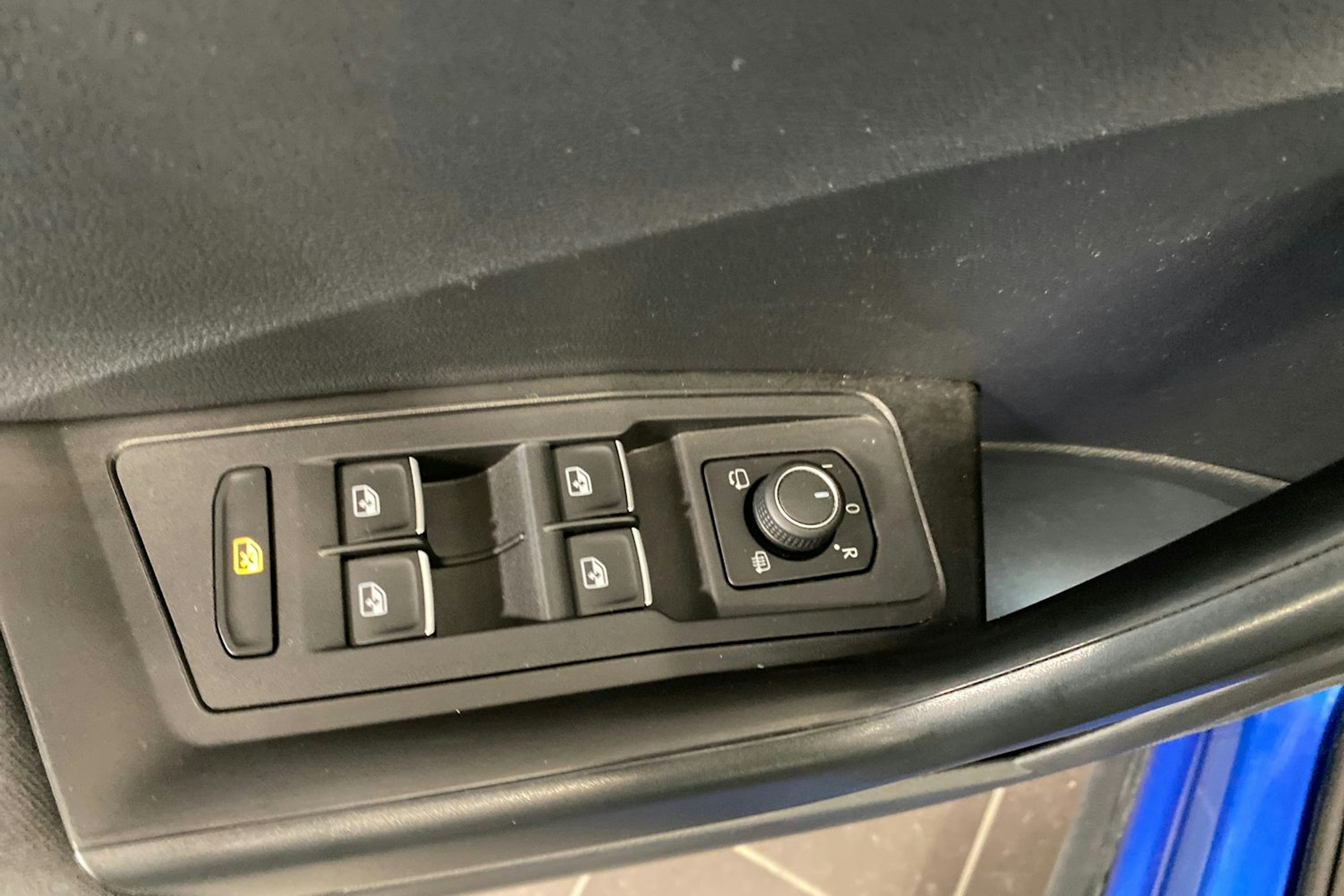 sininen Volkswagen T-Roc 2020 kuva 14.
