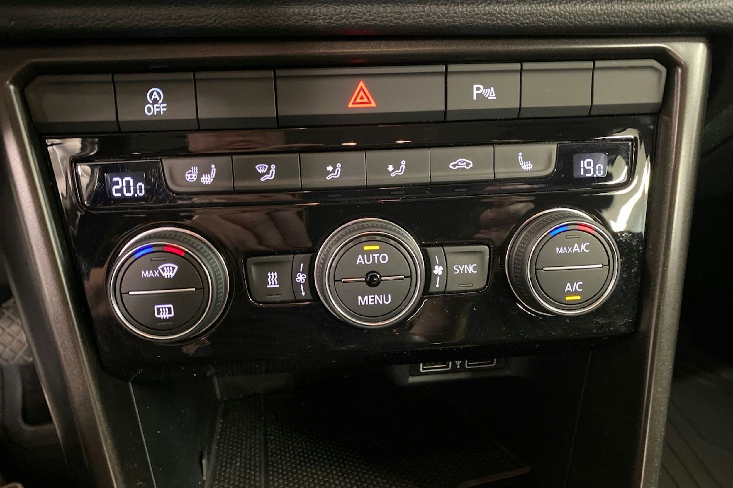 sininen Volkswagen T-Roc 2020 kuva 18.