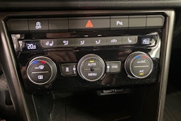 sininen Volkswagen T-Roc 2020 kuva 18.