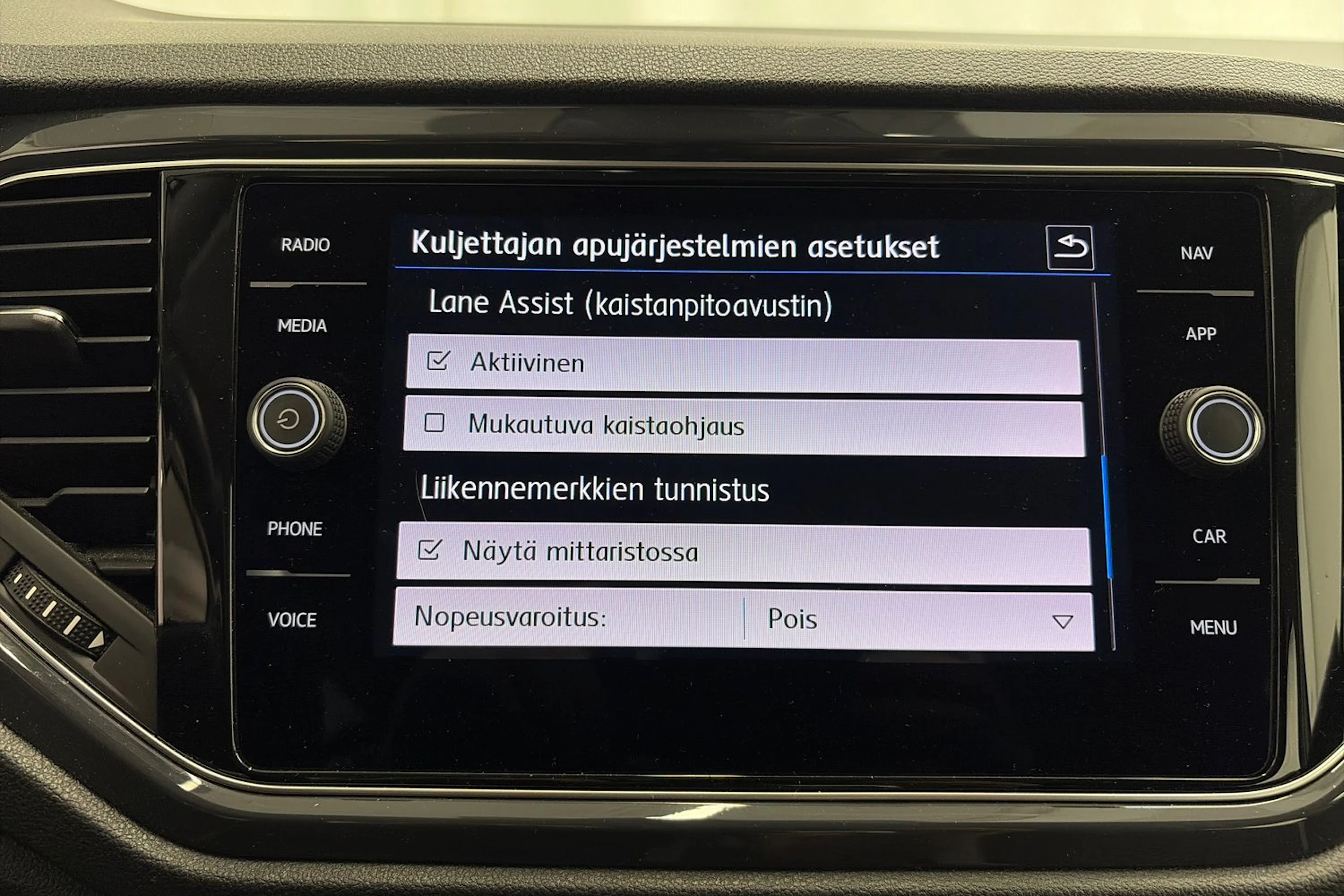 Valkoinen Volkswagen T-Roc 2020 kuva 20.